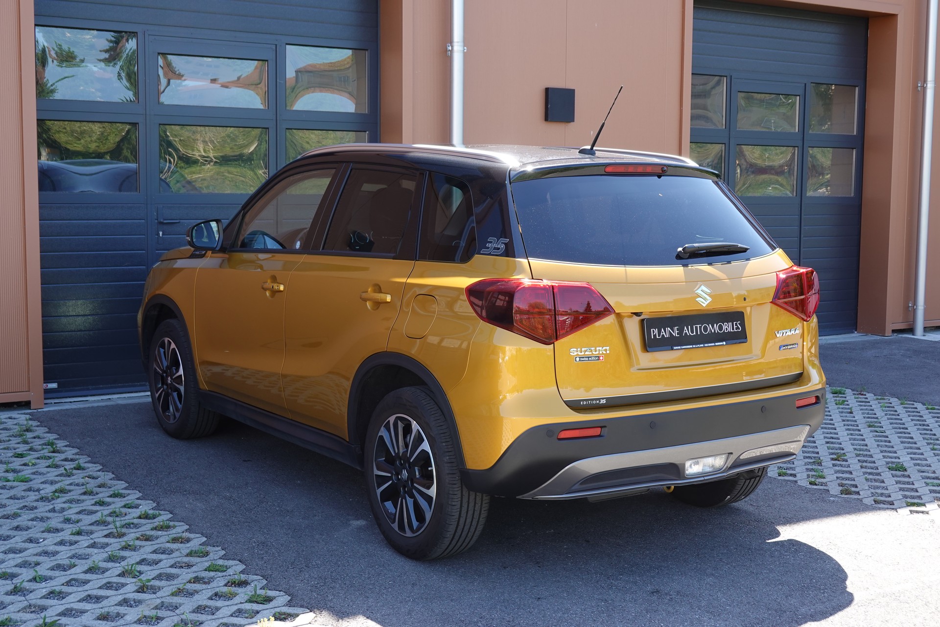 SUZUKI Vitara 1.5 Hybrid Edition 35 Top 4x4 AGS - " Toit Ouvrant * GPS * Caméra * Tempomat Adaptatif * Sièges chauffants "-image-9