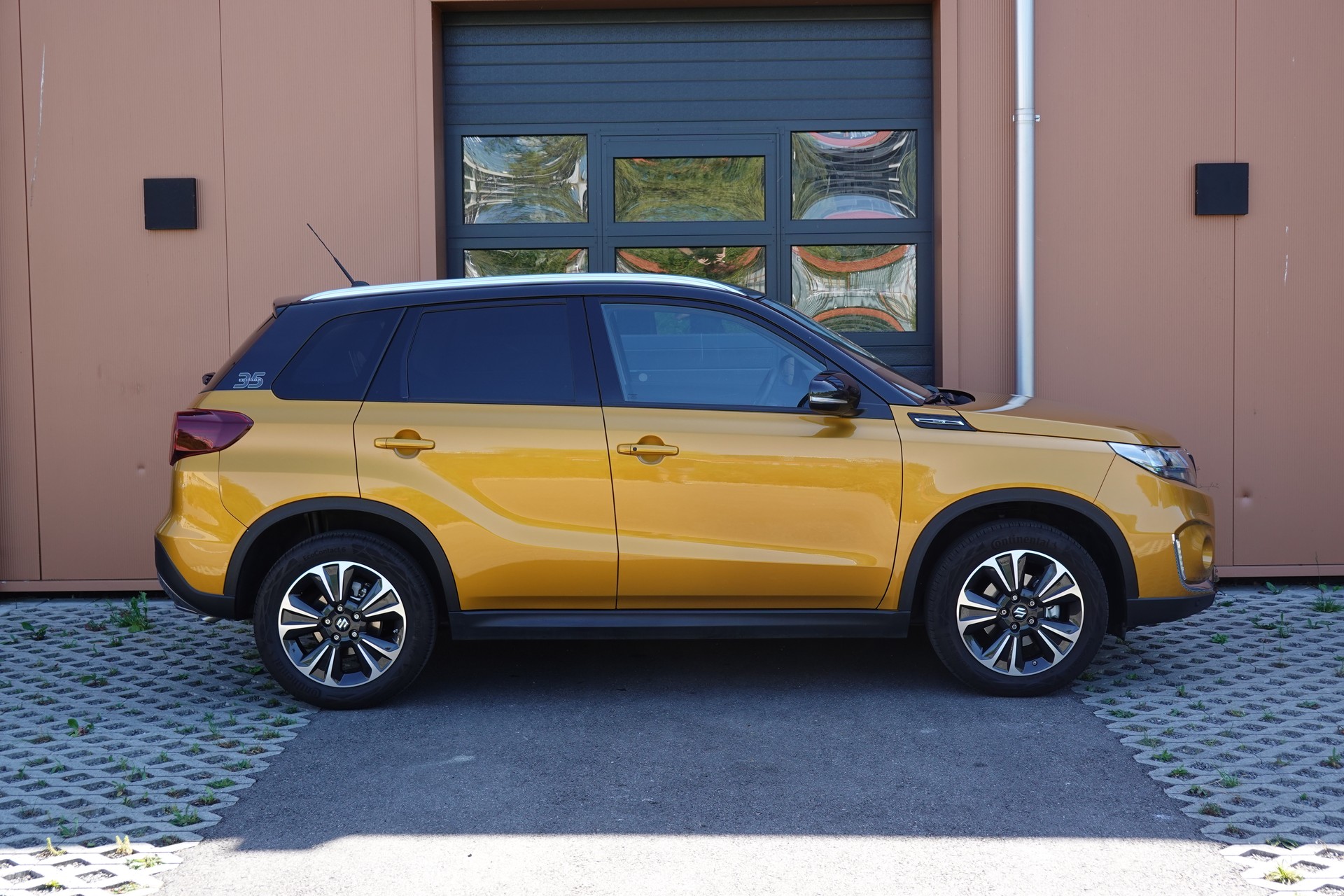 SUZUKI Vitara 1.5 Hybrid Edition 35 Top 4x4 AGS - " Toit Ouvrant * GPS * Caméra * Tempomat Adaptatif * Sièges chauffants "-showroom-element-3