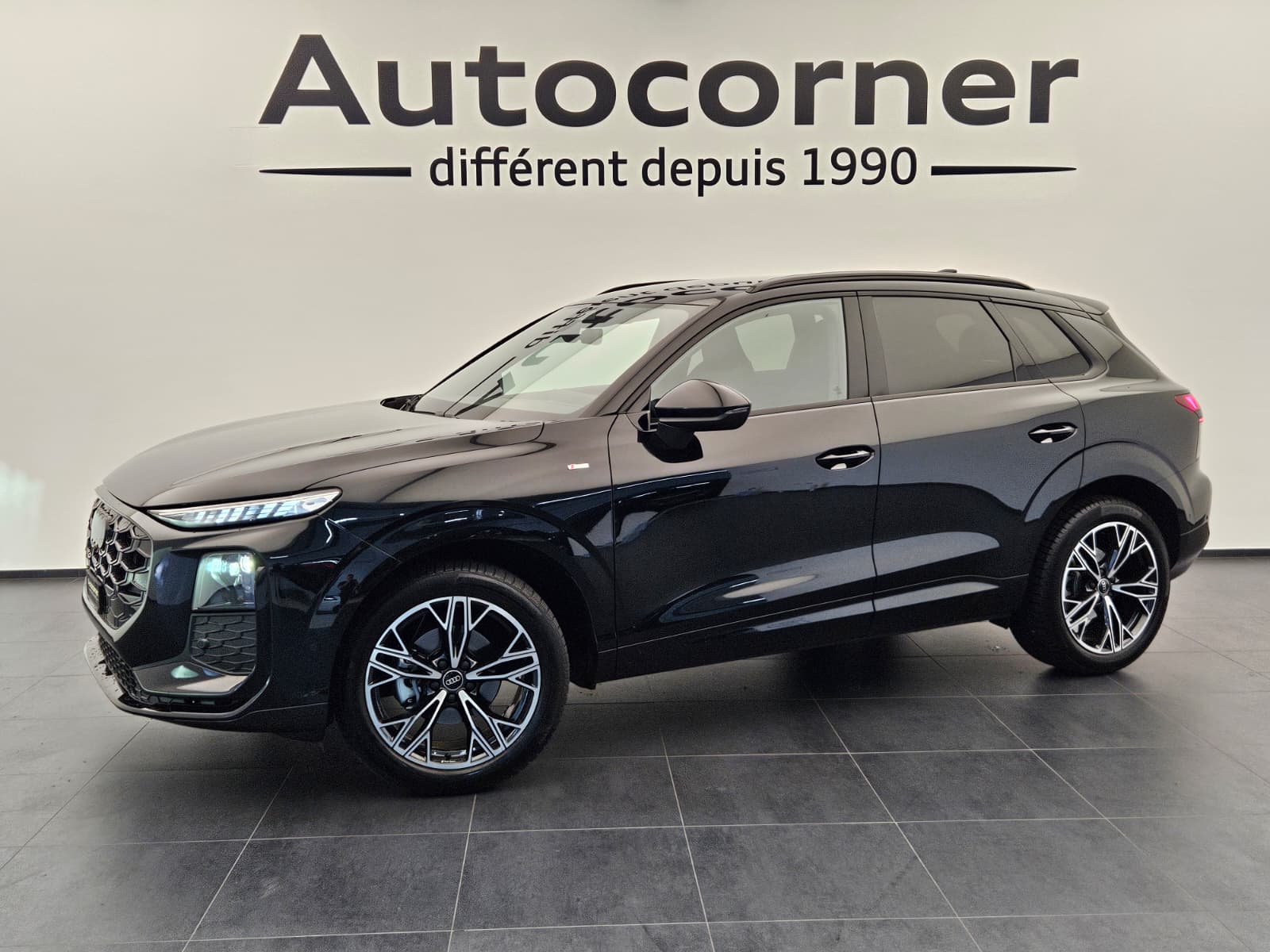 AUDI Q3 SUV 110 kW TFSI S tronic-image-0