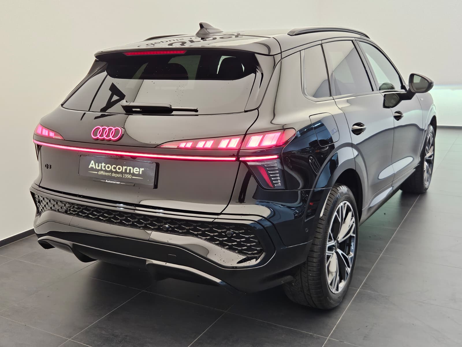 AUDI Q3 SUV 110 kW TFSI S tronic-image-6