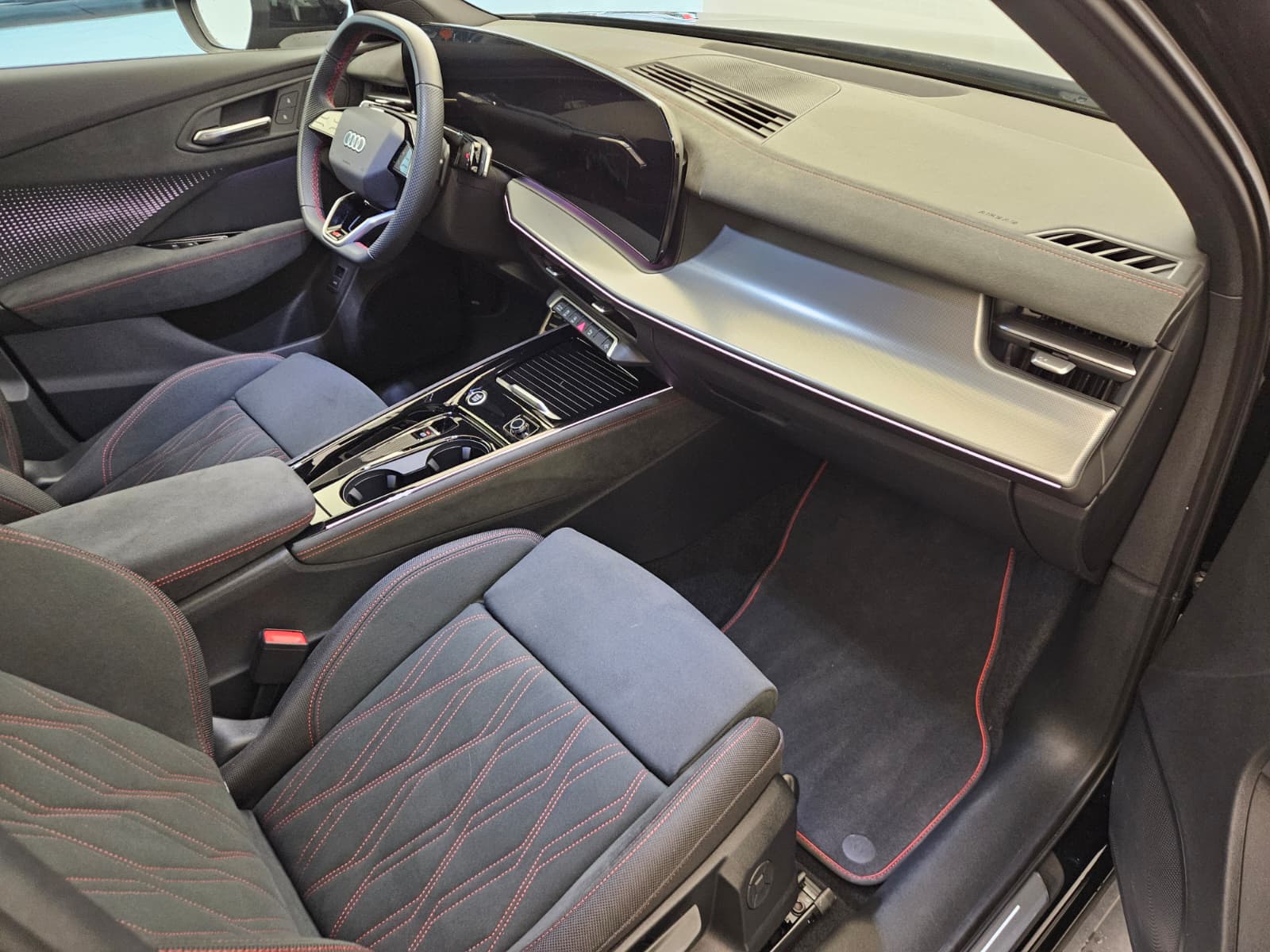 AUDI Q3 SUV 110 kW TFSI S tronic-image-11