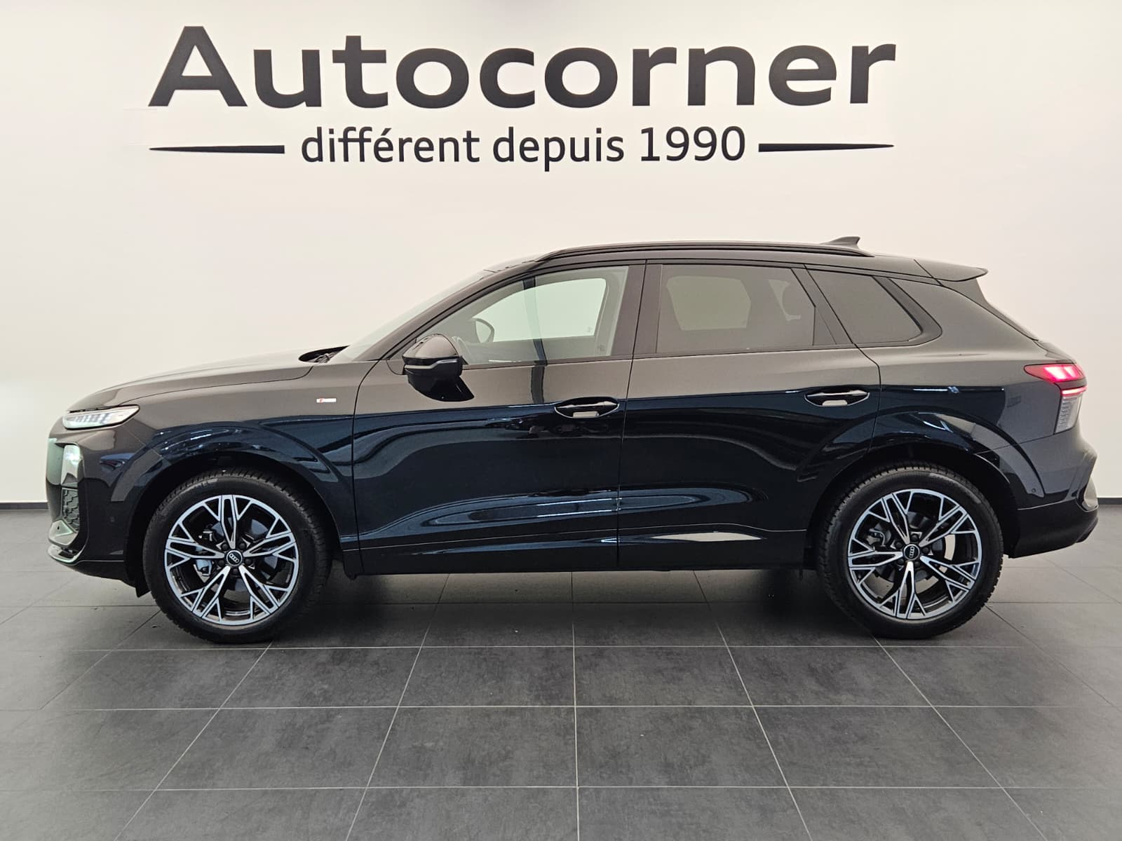 AUDI Q3 SUV 110 kW TFSI S tronic-image-1