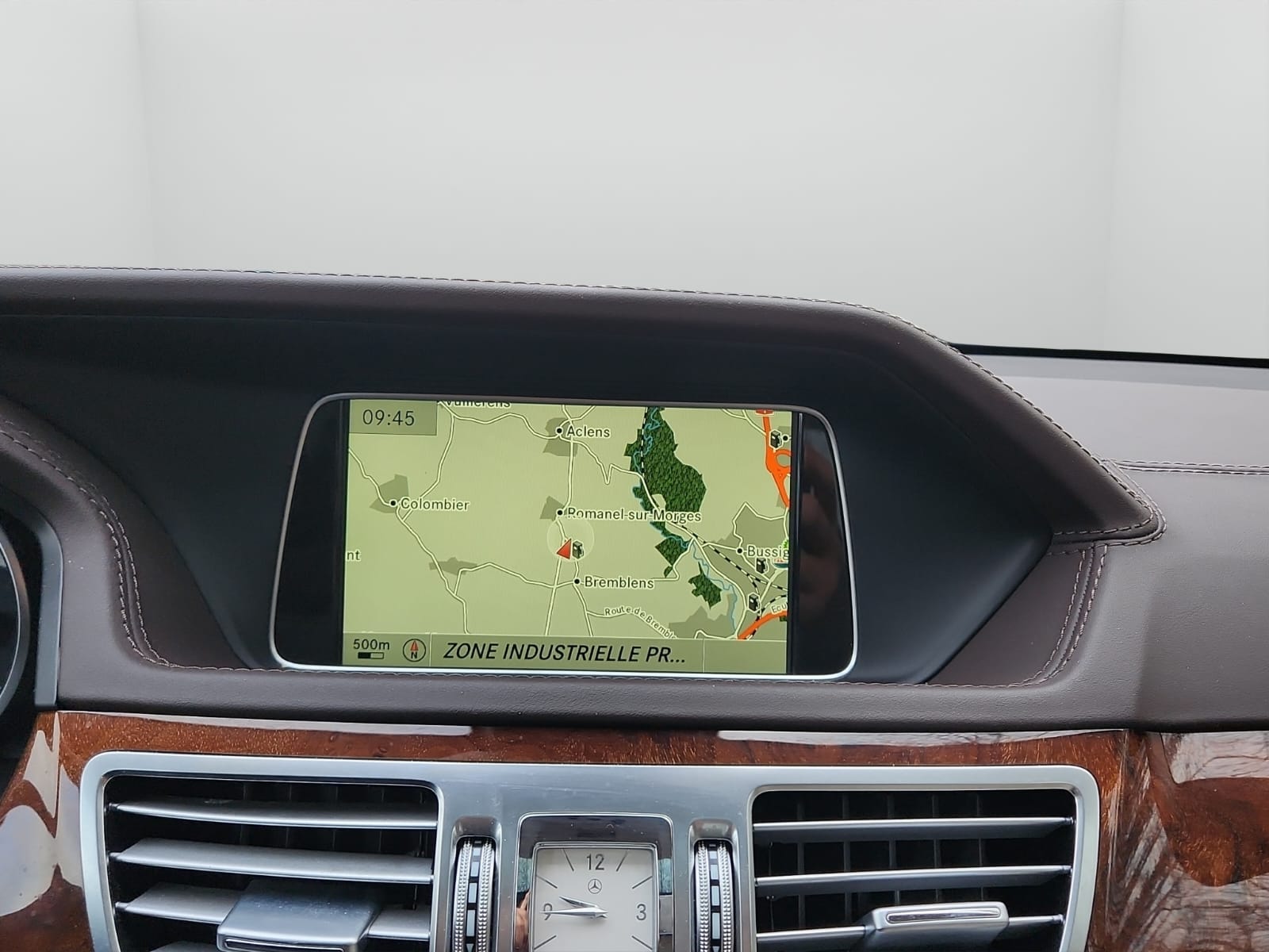 MERCEDES-BENZ E 500 Avantgarde 4Matic 7G-Tronic-image-10
