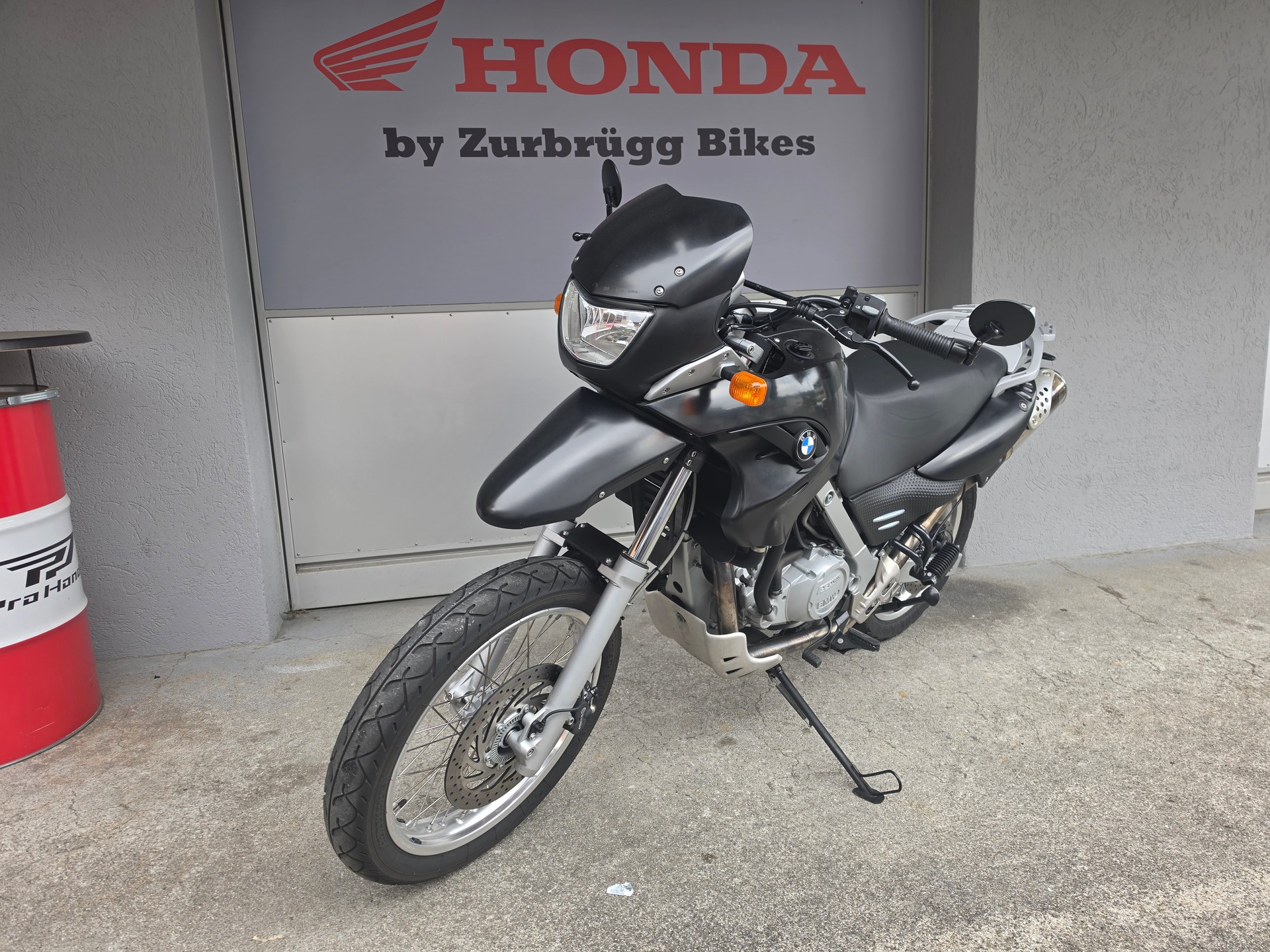BMW E650G-showroom-element-2