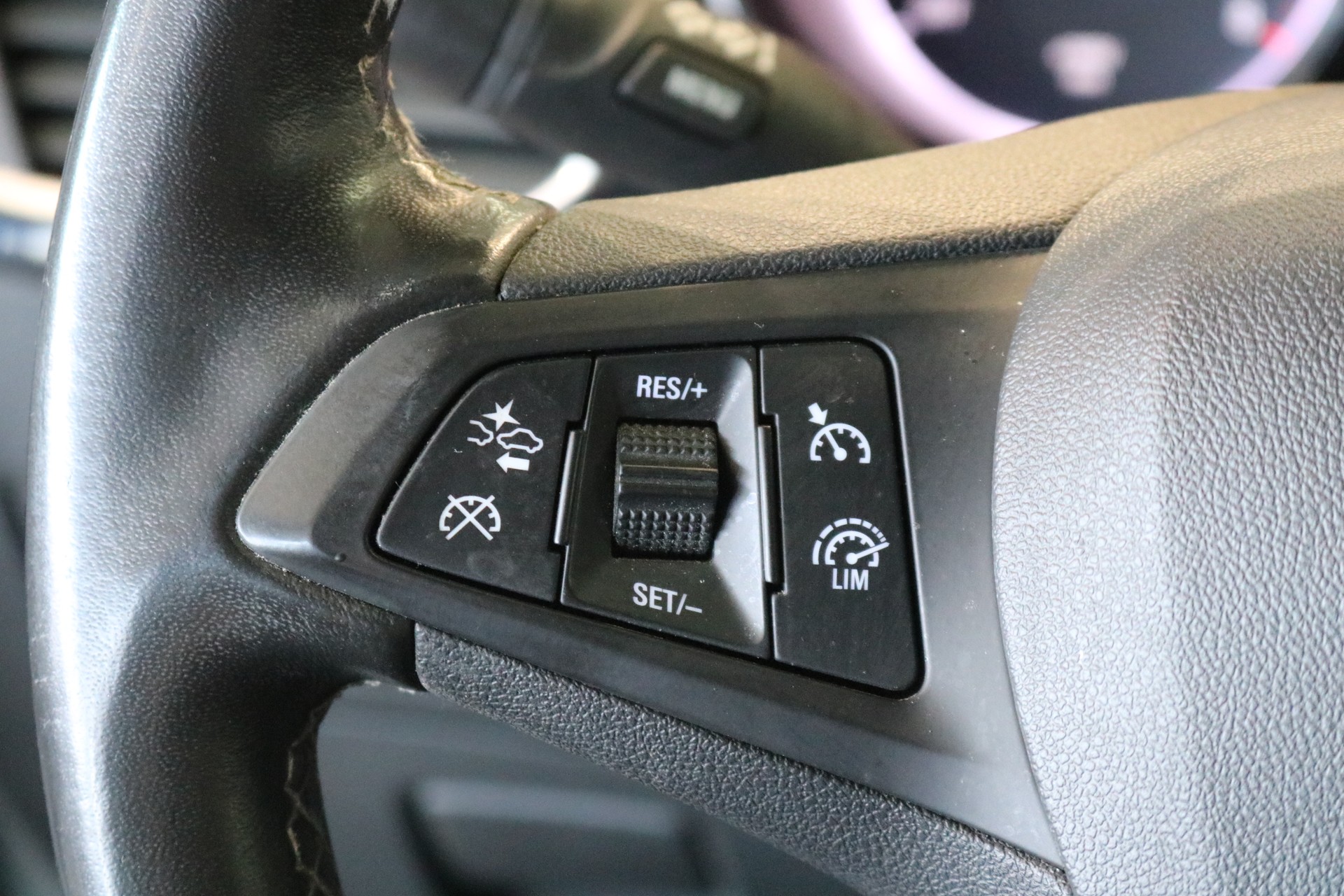 OPEL Astra 1.6i Turbo Excellence-image-31