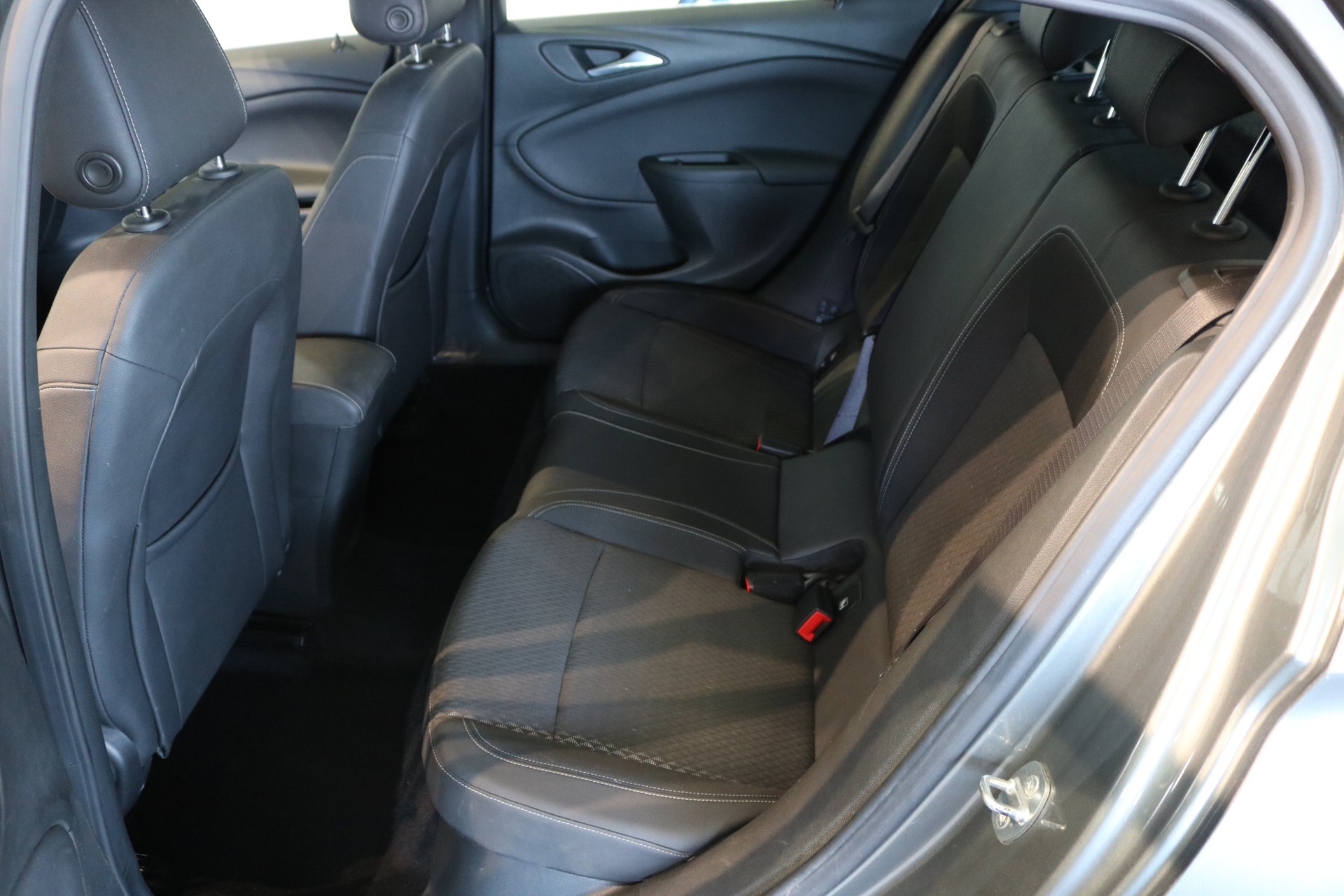 OPEL Astra 1.6i Turbo Excellence-image-27