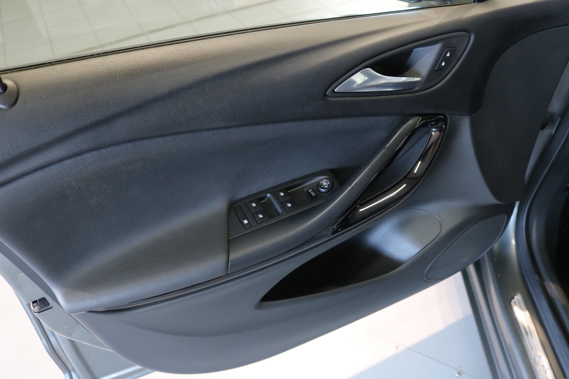 OPEL Astra 1.6i Turbo Excellence-image-26