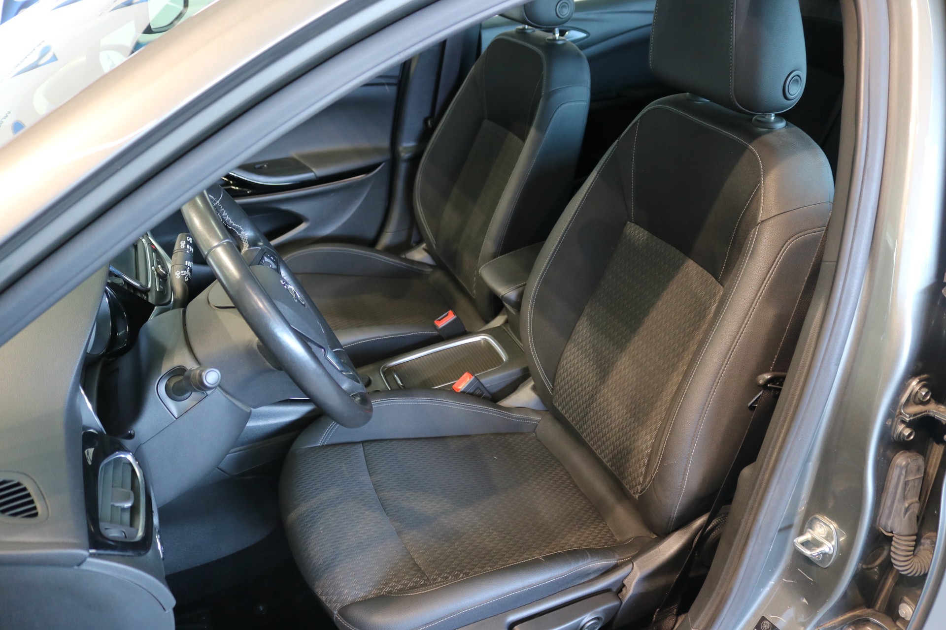OPEL Astra 1.6i Turbo Excellence-image-1