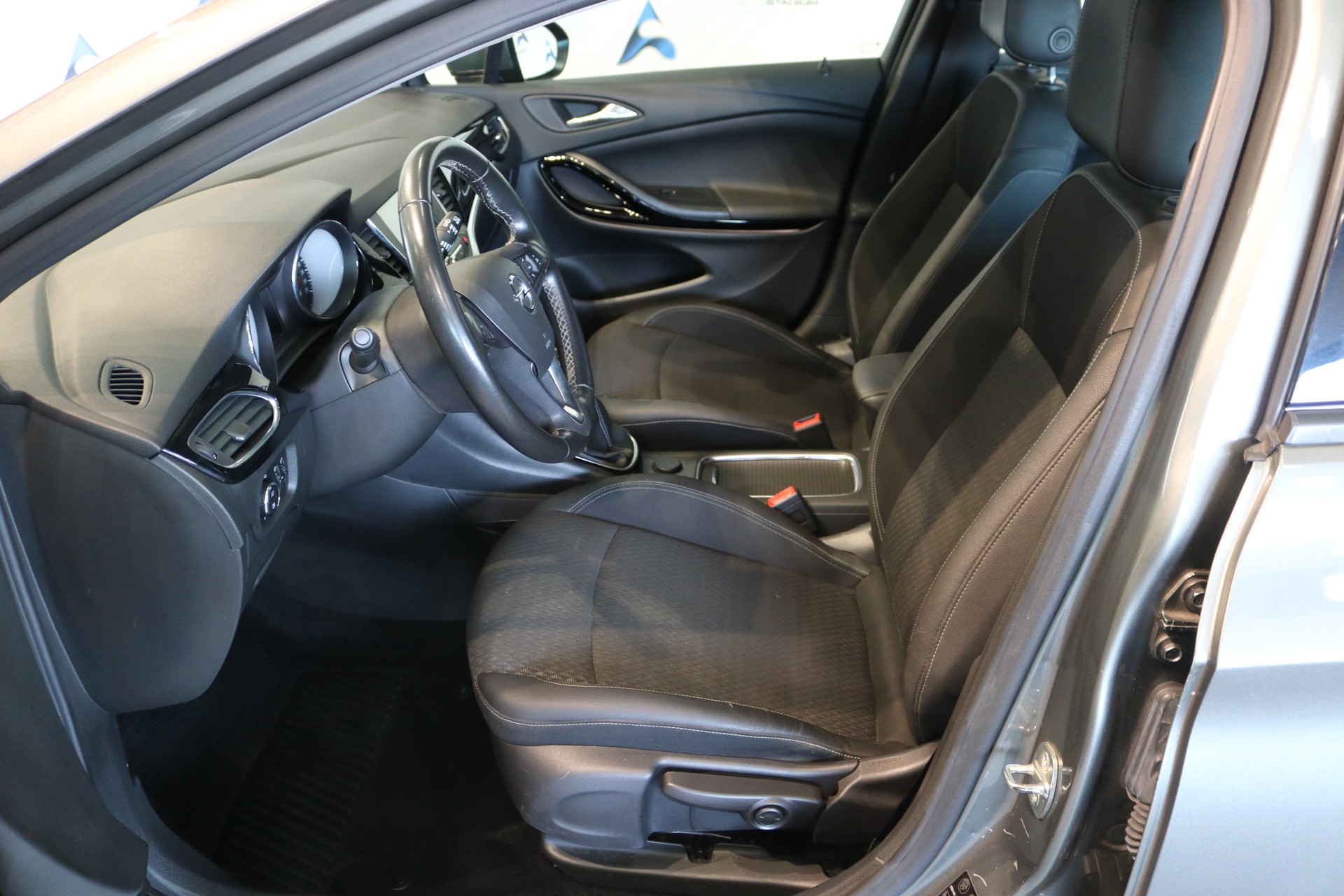 OPEL Astra 1.6i Turbo Excellence-image-5