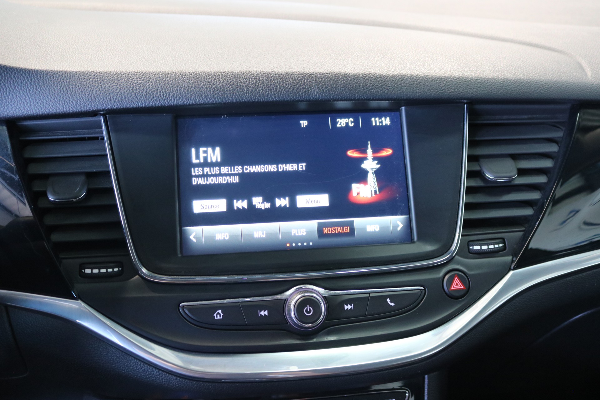 OPEL Astra 1.6i Turbo Excellence-image-32