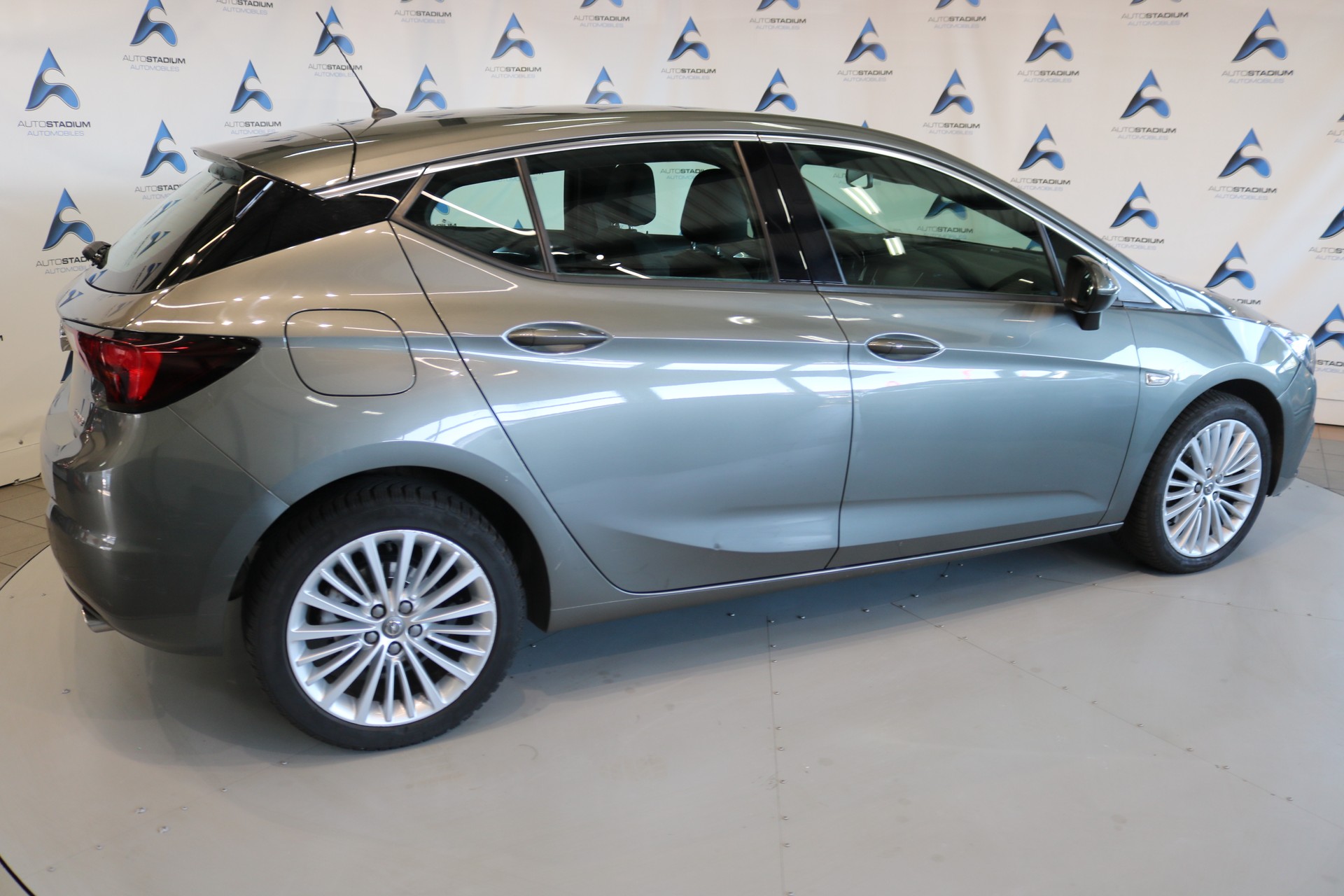OPEL Astra 1.6i Turbo Excellence-image-17
