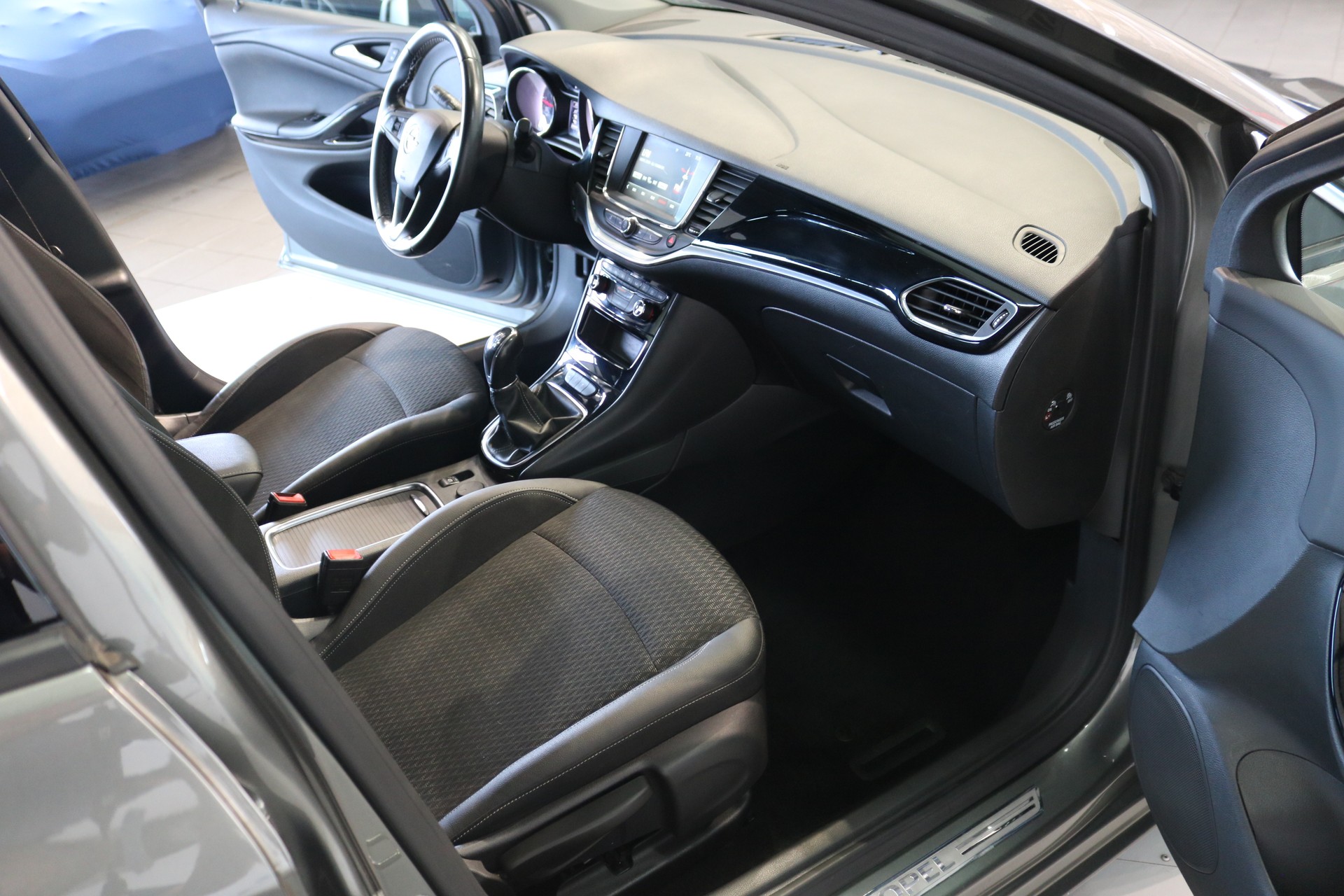 OPEL Astra 1.6i Turbo Excellence-image-35
