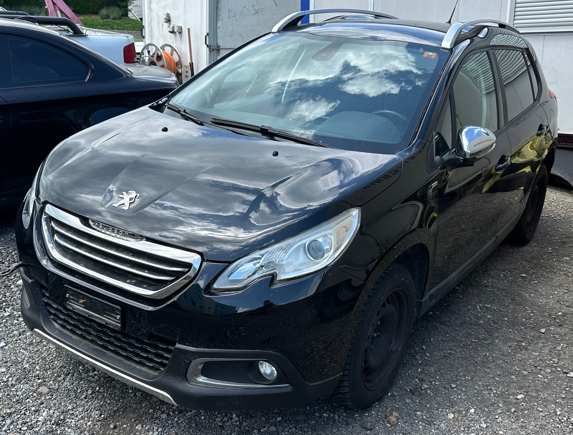 PEUGEOT 2008 1.2 VTI Style-image-0