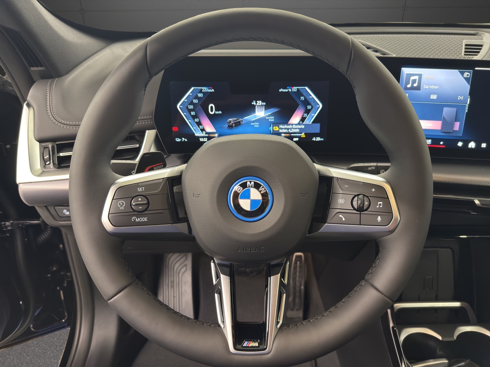 BMW iX1 xDrive 30 Edition M Sport-image-12