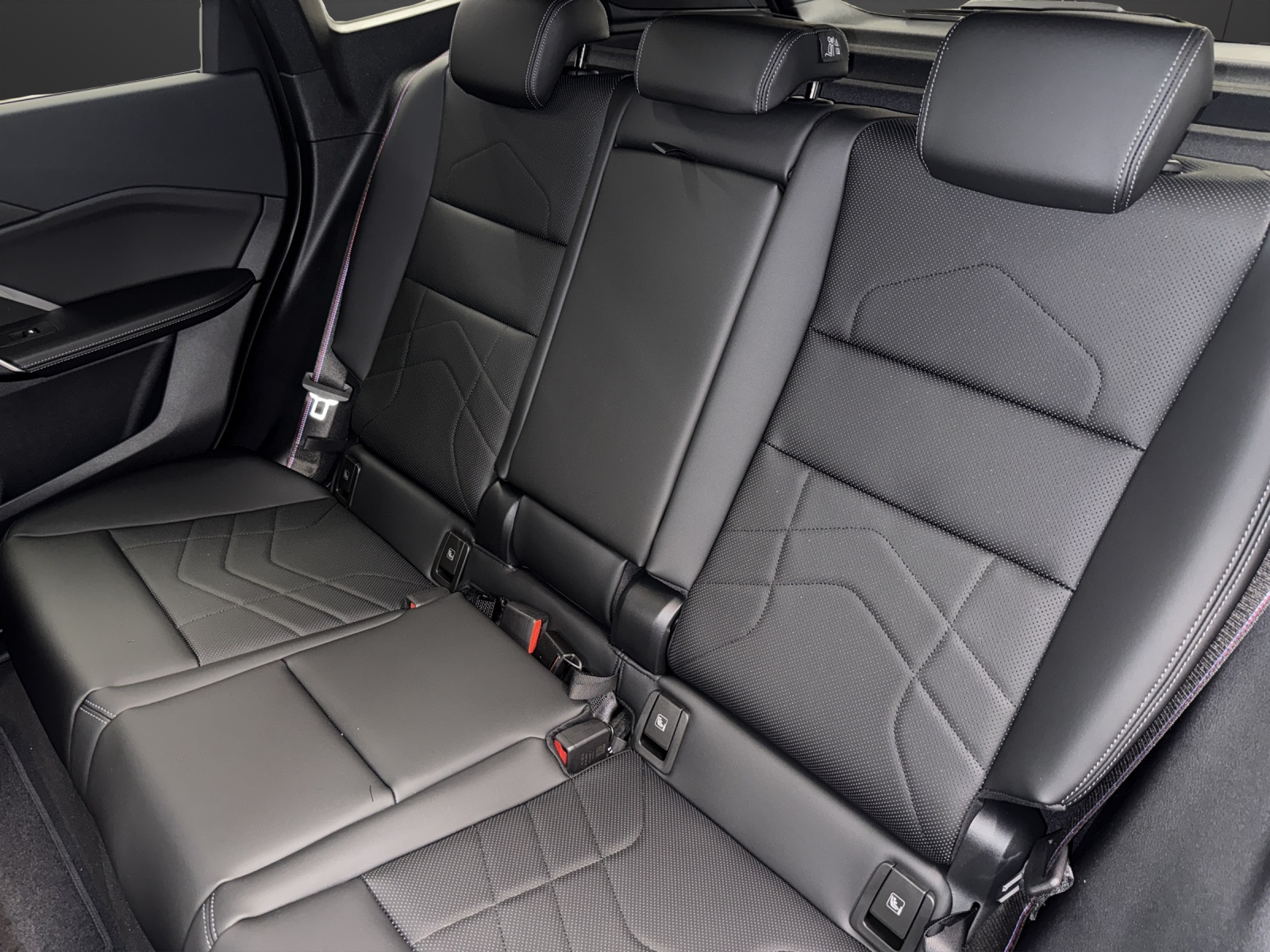 BMW iX1 xDrive 30 Edition M Sport-image-15