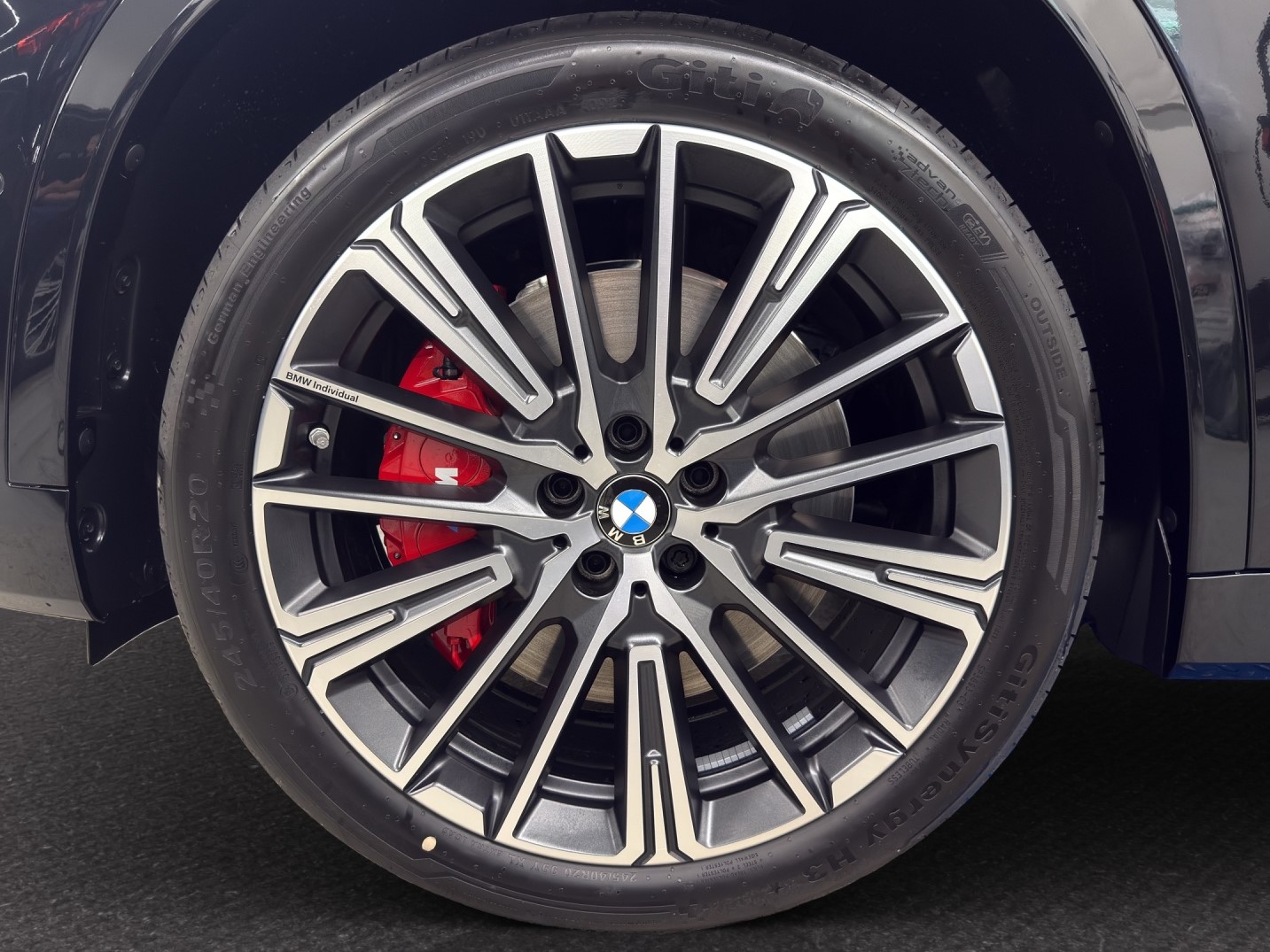 BMW iX1 xDrive 30 Edition M Sport-image-8
