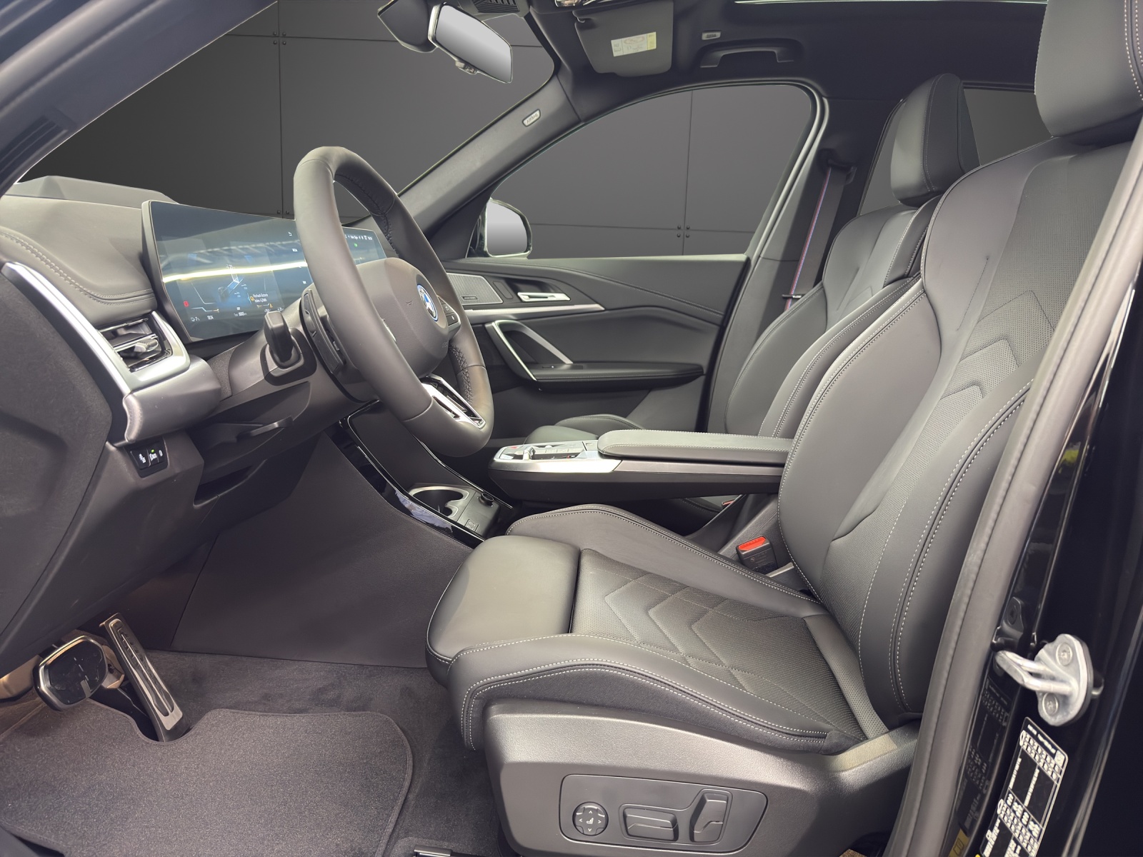 BMW iX1 xDrive 30 Edition M Sport-image-6