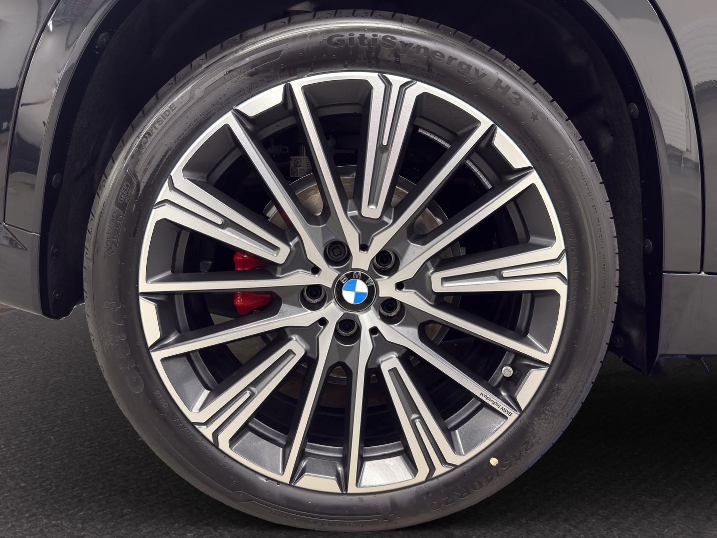 BMW iX1 xDrive 30 Edition M Sport-image-10