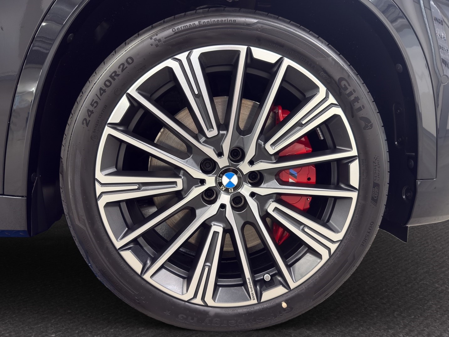 BMW iX1 xDrive 30 Edition M Sport-image-11