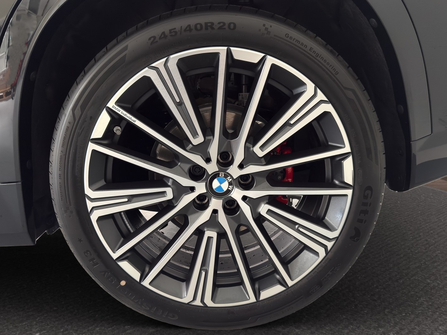 BMW iX1 xDrive 30 Edition M Sport-image-9