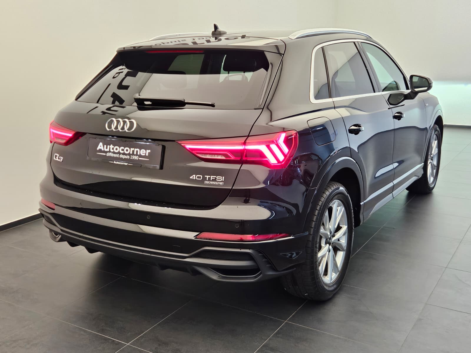 AUDI Q3 40 TFSI S line quattro S-tronic-image-6