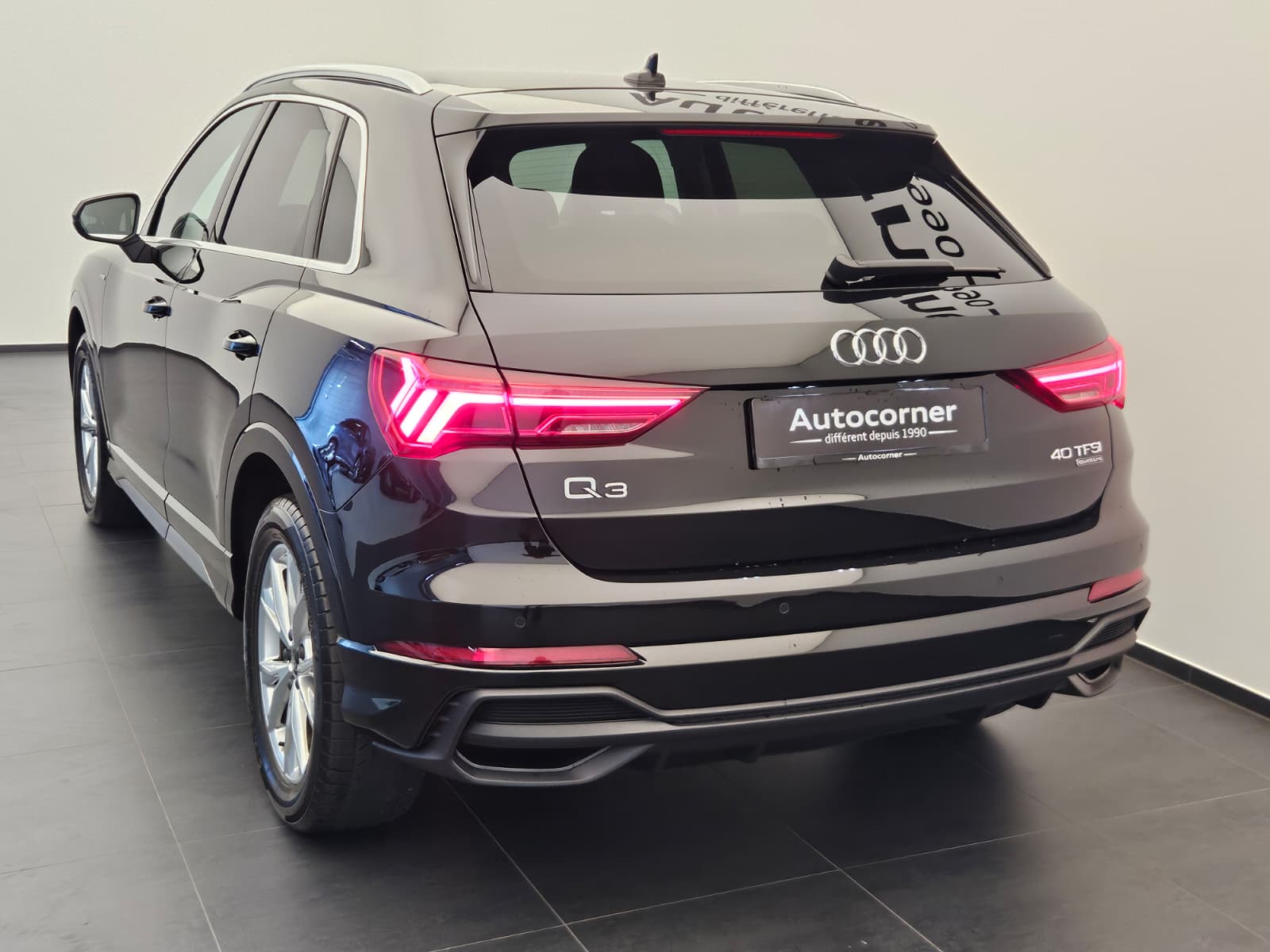 AUDI Q3 40 TFSI S line quattro S-tronic-image-8