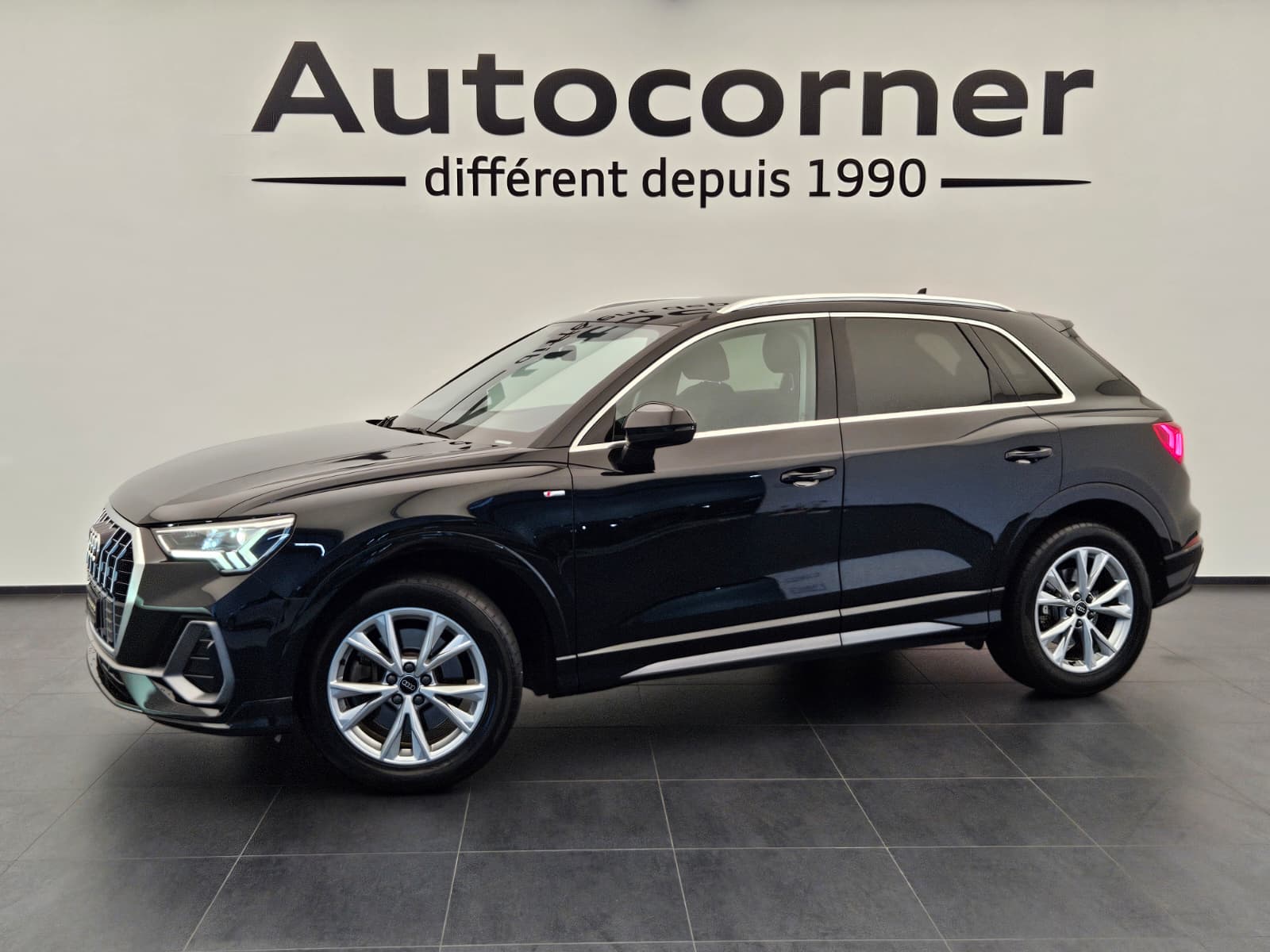 AUDI Q3 40 TFSI S line quattro S-tronic-image-0