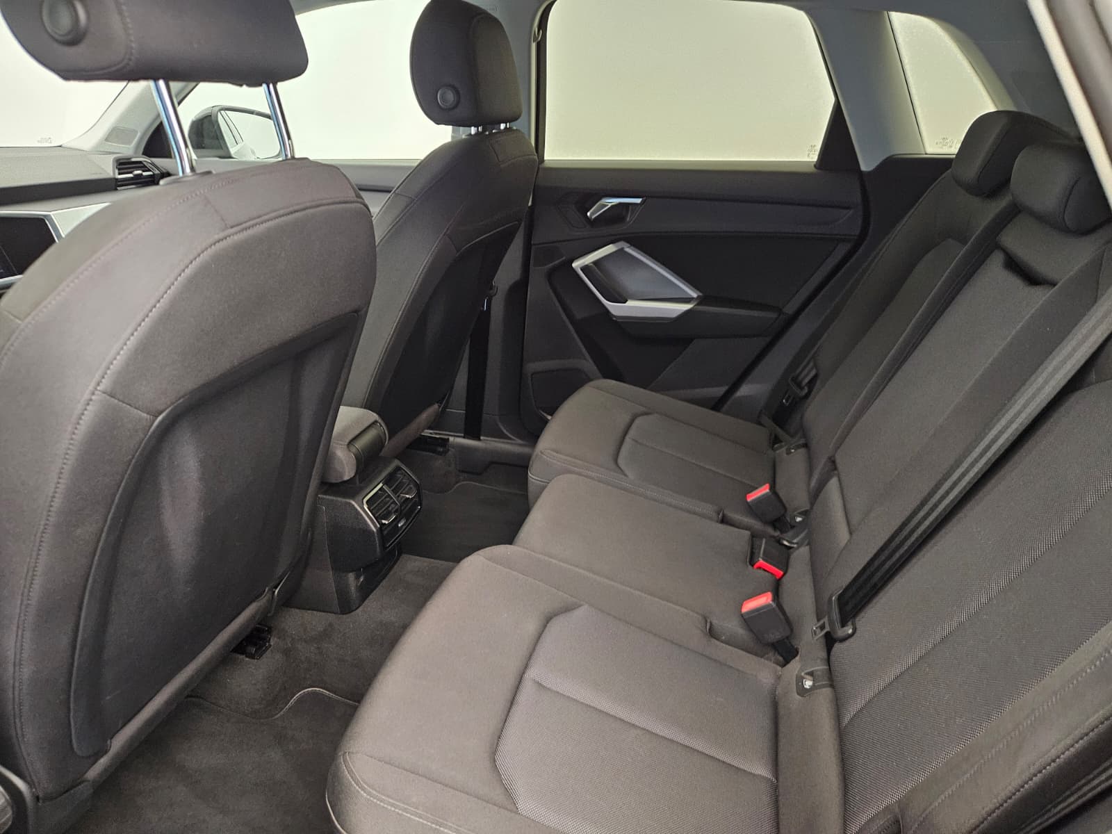 AUDI Q3 40 TFSI S line quattro S-tronic-image-12