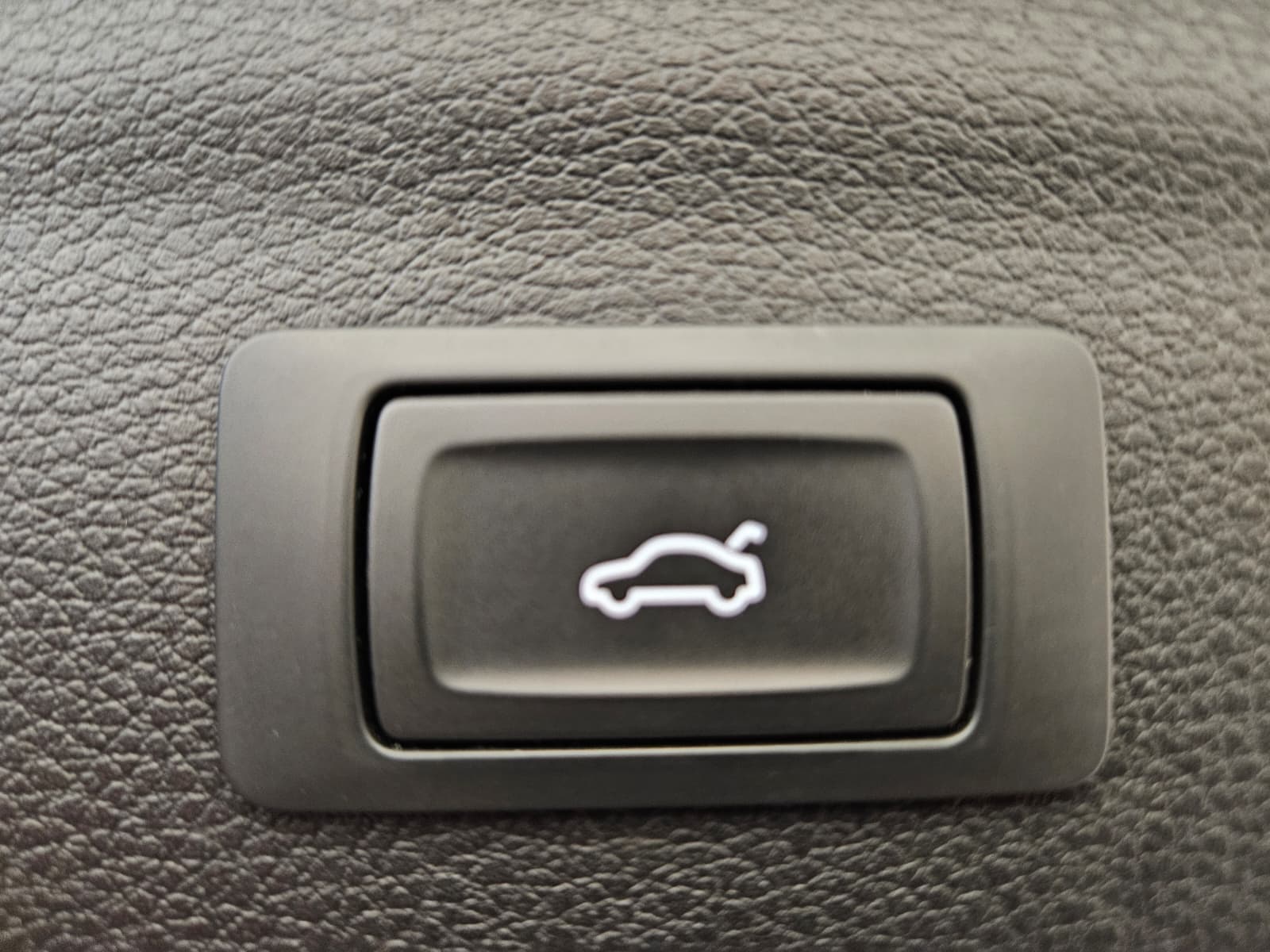 AUDI Q3 40 TFSI S line quattro S-tronic-image-15