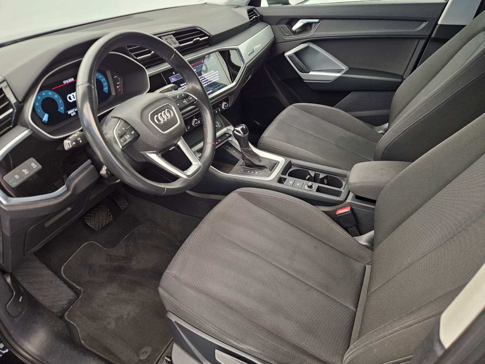 AUDI Q3 40 TFSI S line quattro S-tronic-image-10