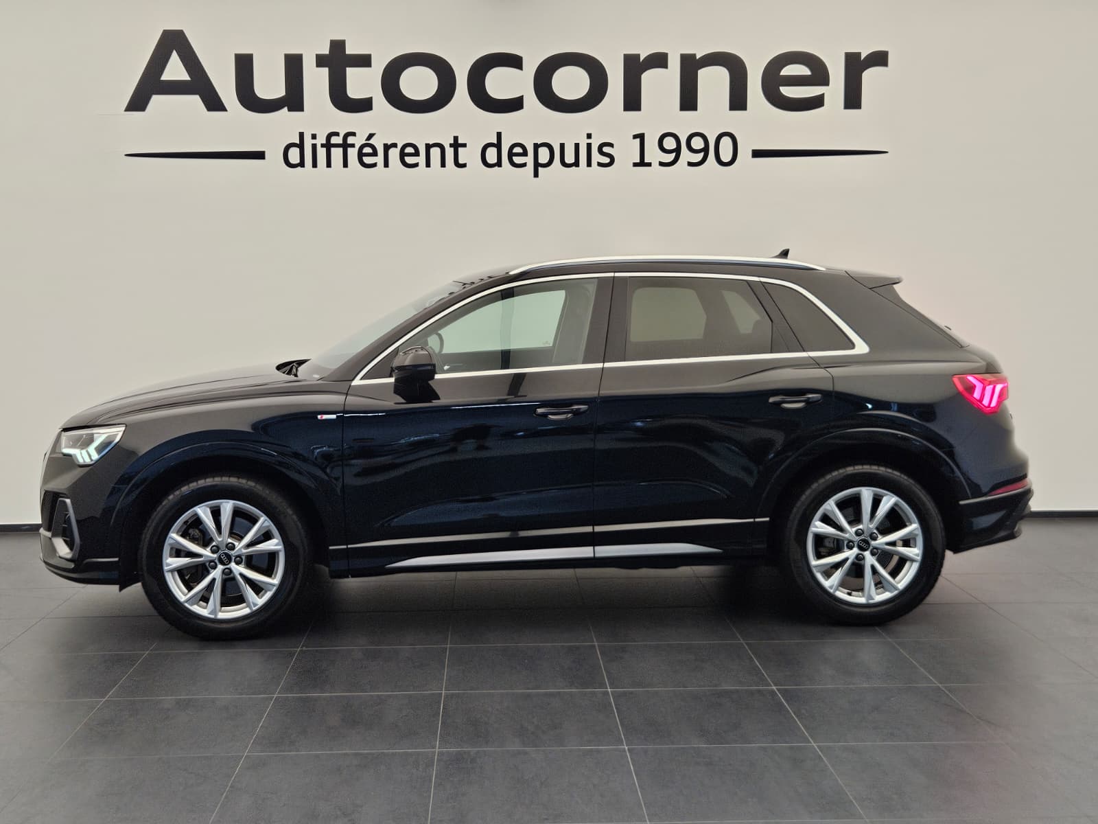 AUDI Q3 40 TFSI S line quattro S-tronic-image-1