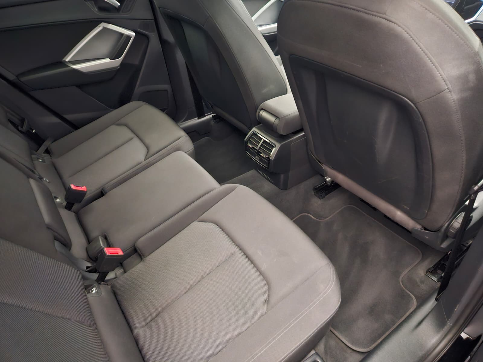 AUDI Q3 40 TFSI S line quattro S-tronic-image-13