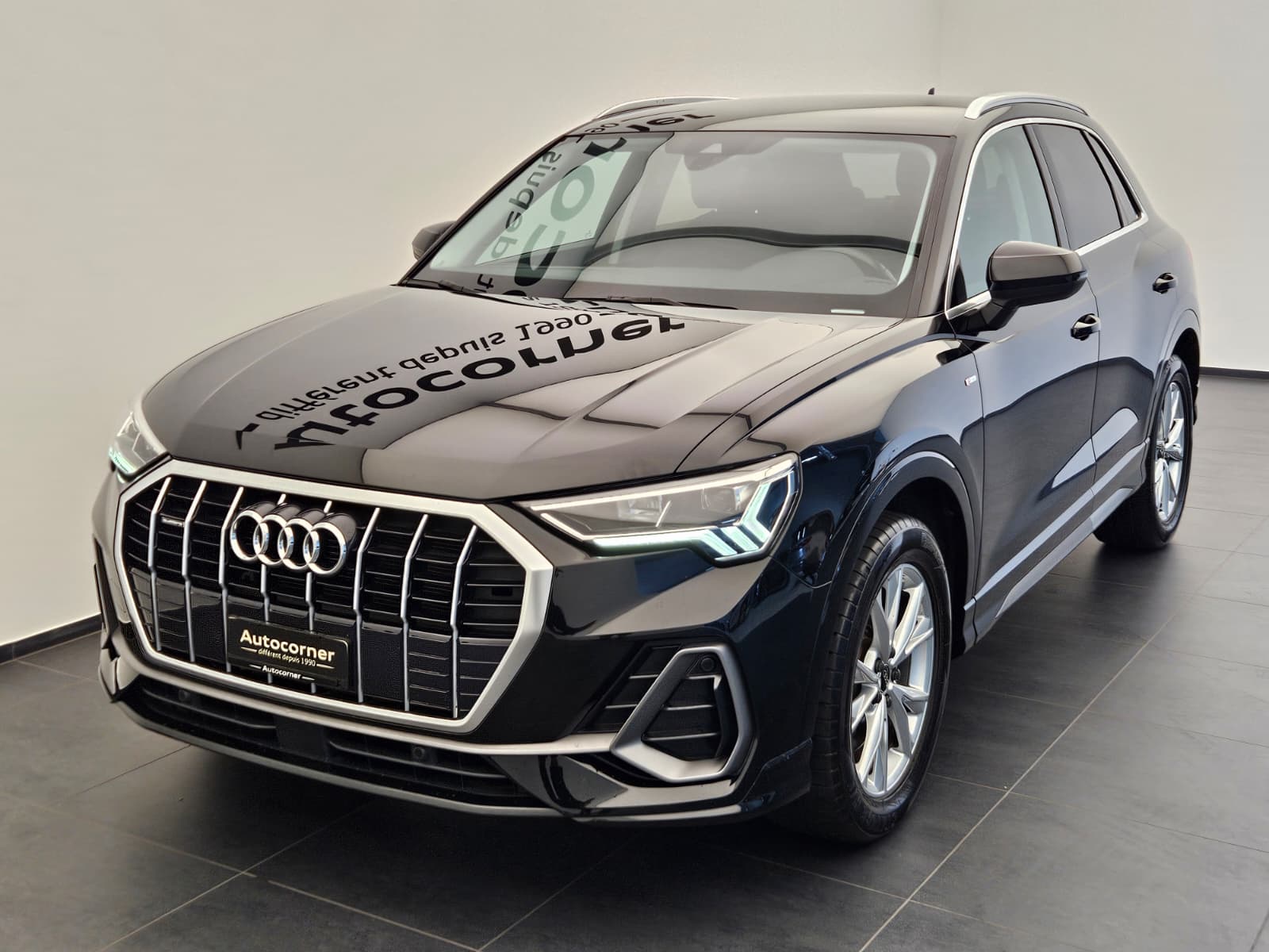 AUDI Q3 40 TFSI S line quattro S-tronic-image-2