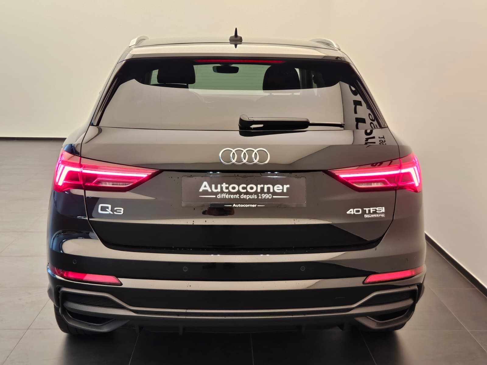 AUDI Q3 40 TFSI S line quattro S-tronic-image-7