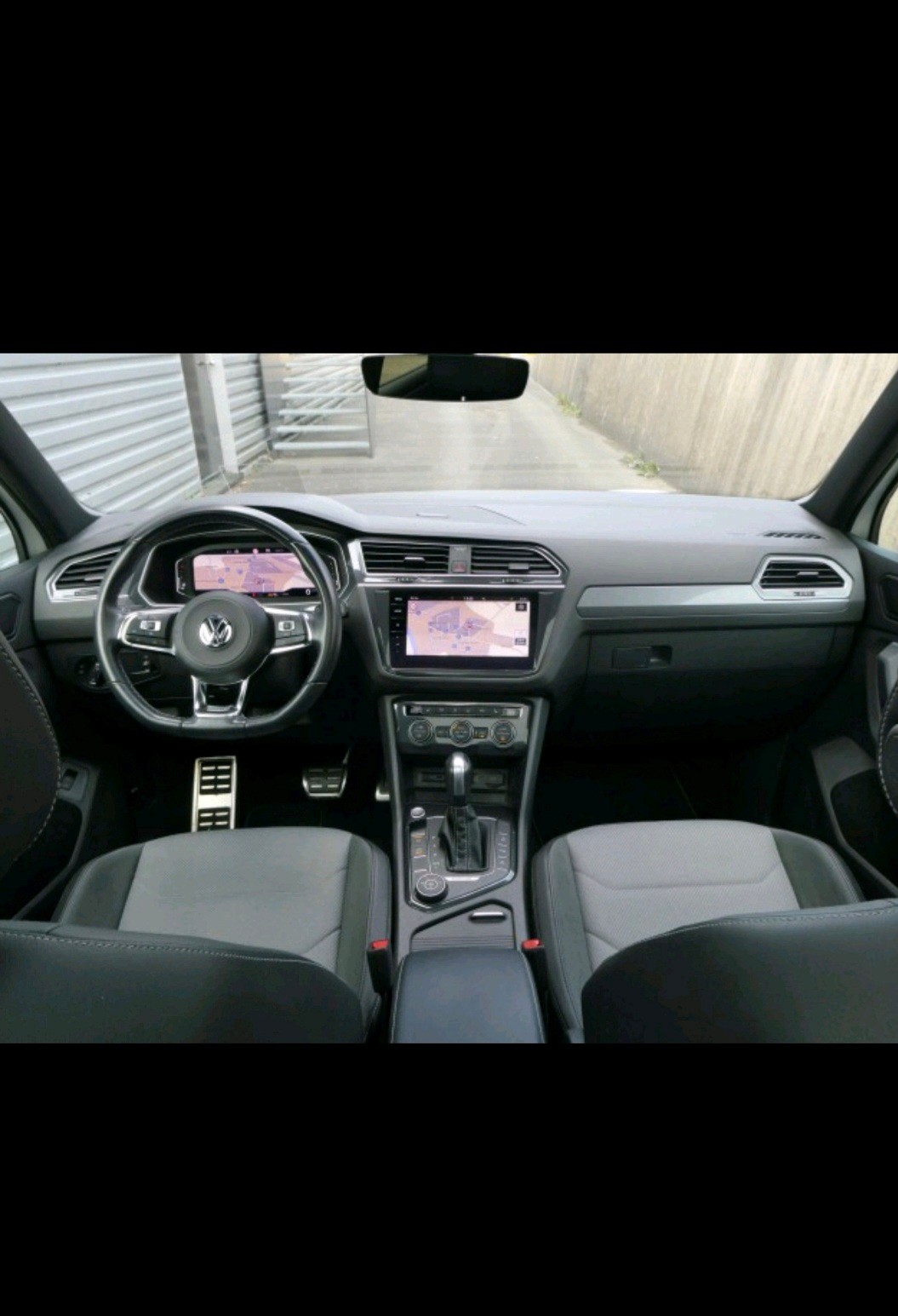 VW Tiguan 2.0 TSI Highline DSG R-Line Blackstyle mit AHK-image-7