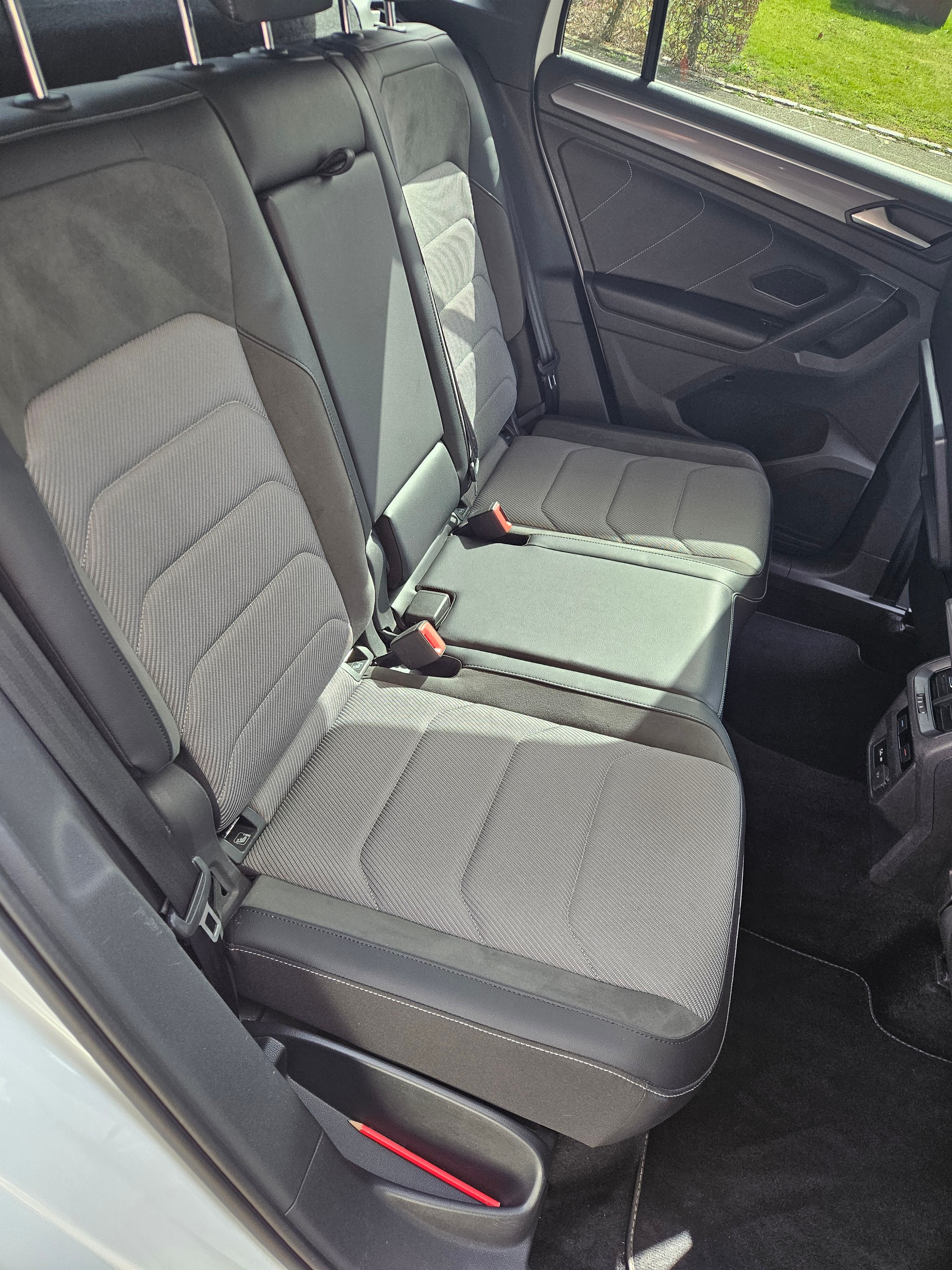 VW Tiguan 2.0 TSI Highline DSG R-Line Blackstyle mit AHK-image-6