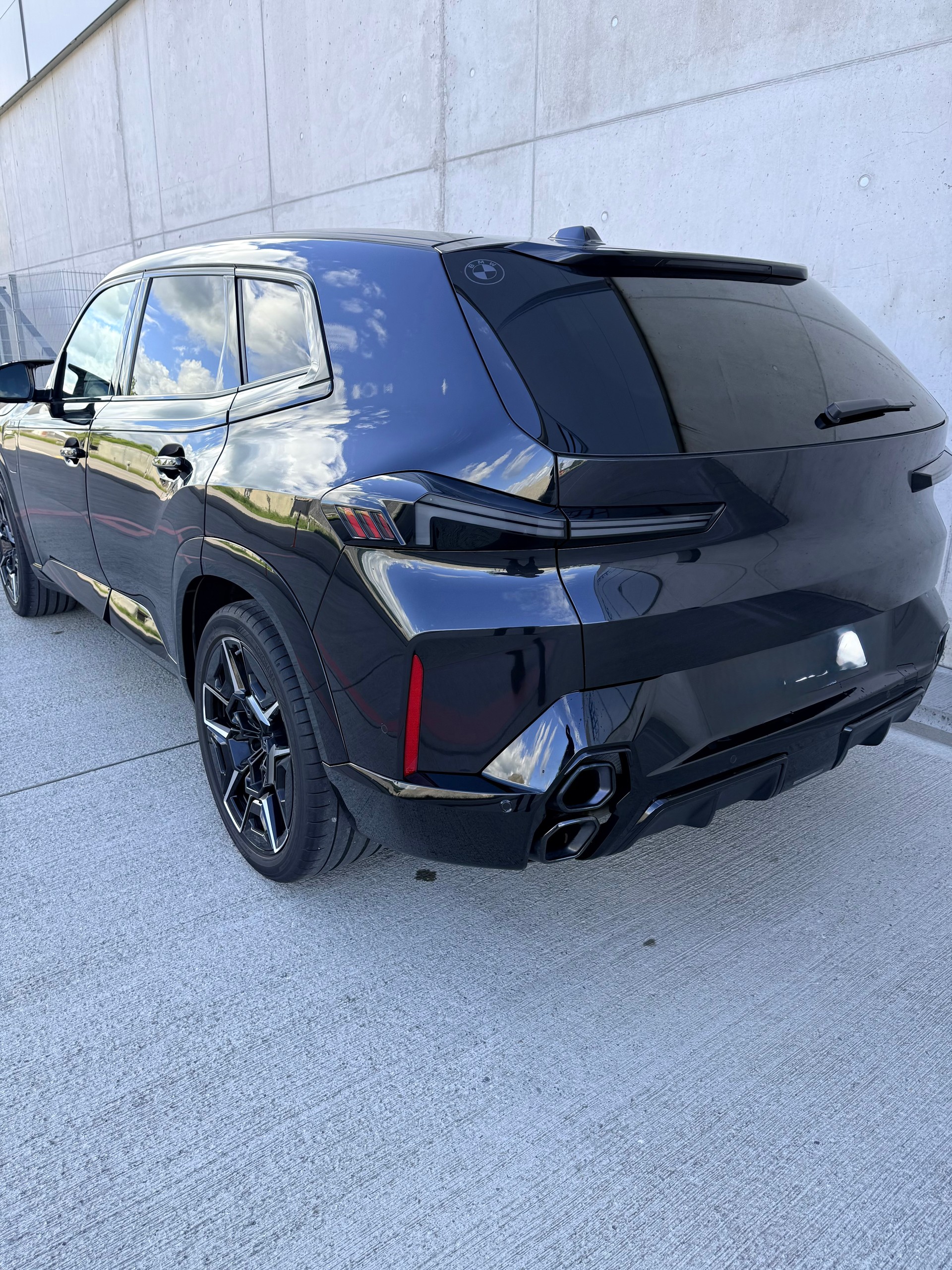BMW 50e Plug-in Hybrid-image-2