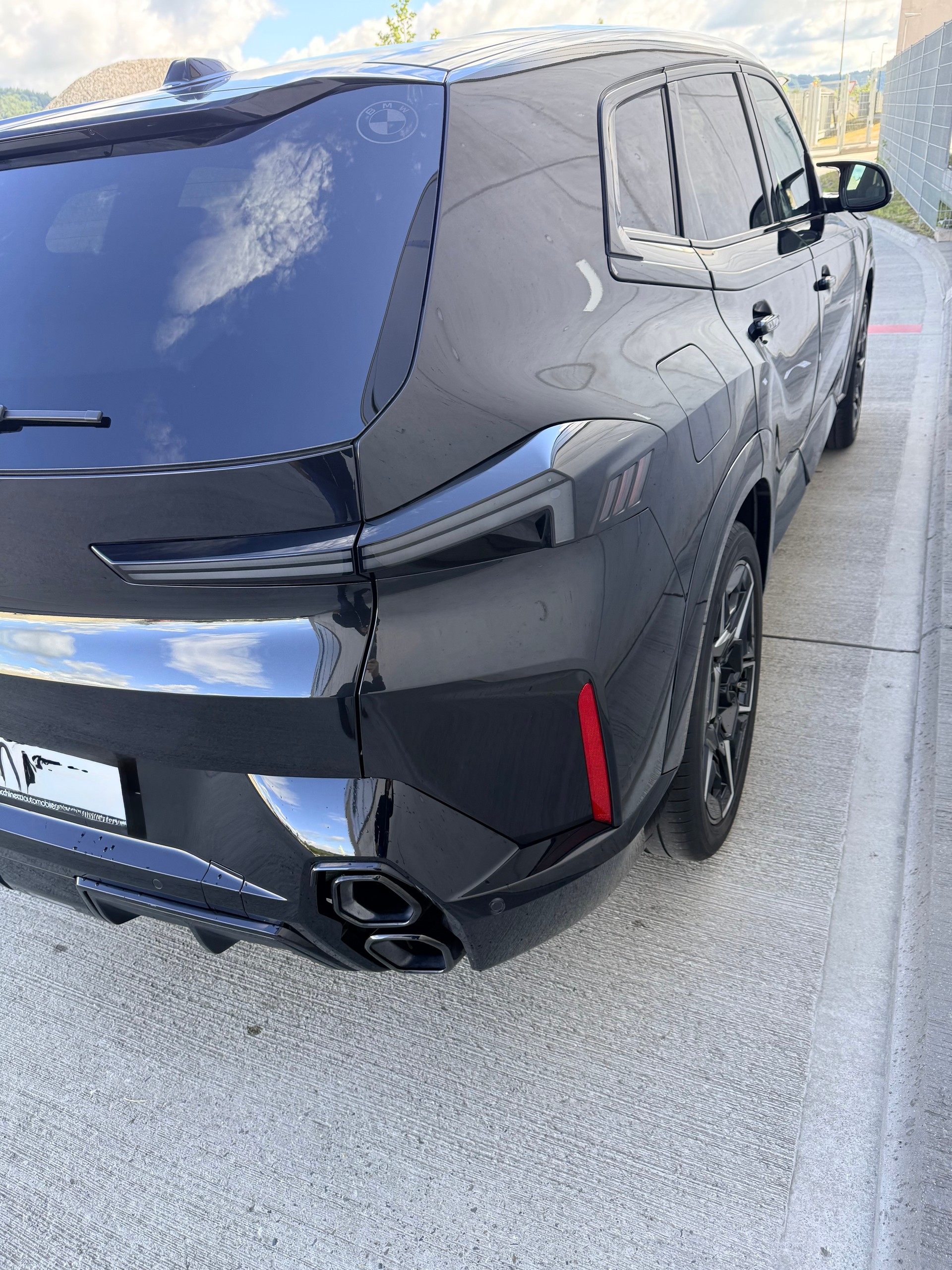 BMW 50e Plug-in Hybrid-image-3