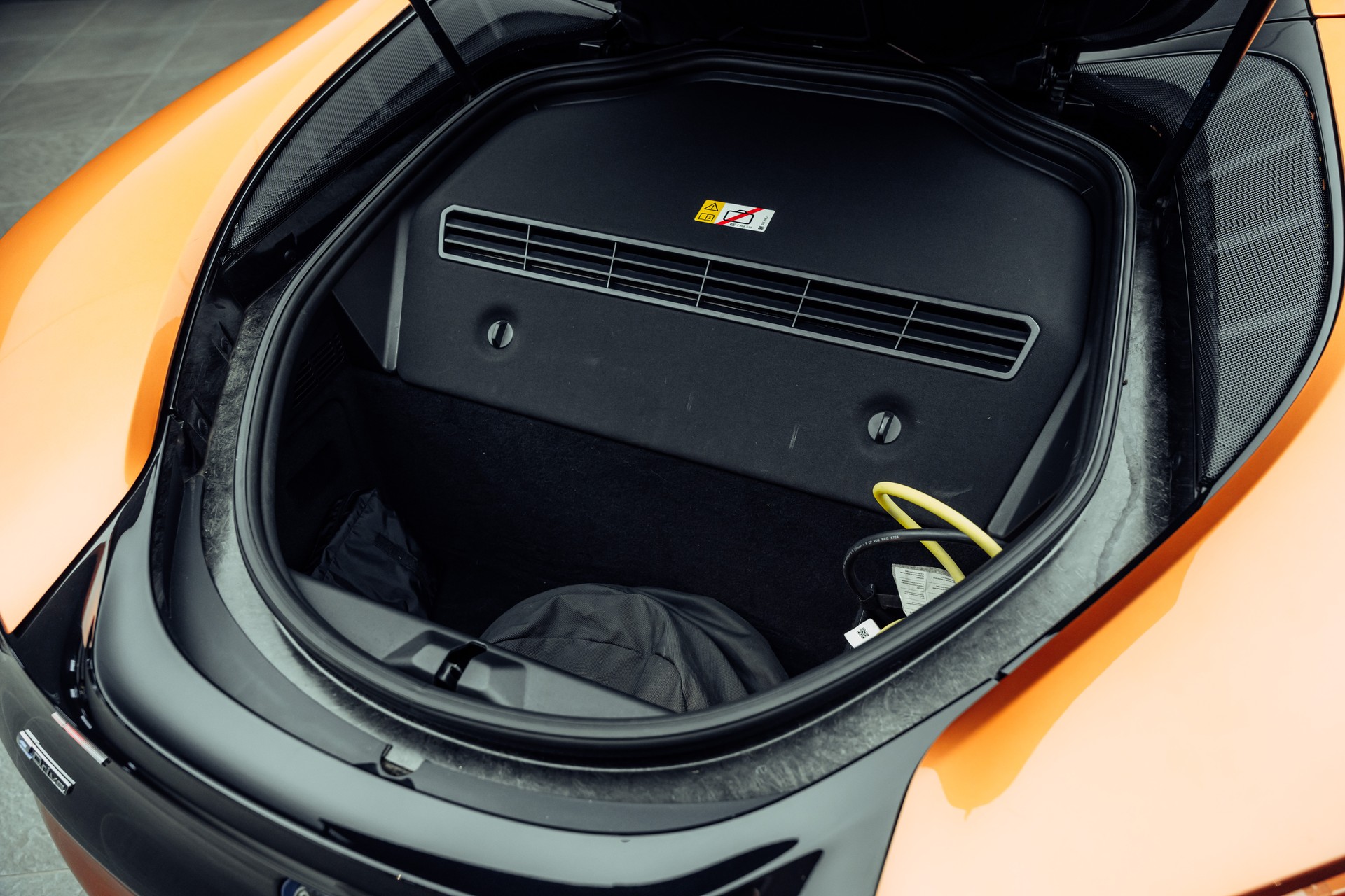 BMW i8 Roadster-image-11