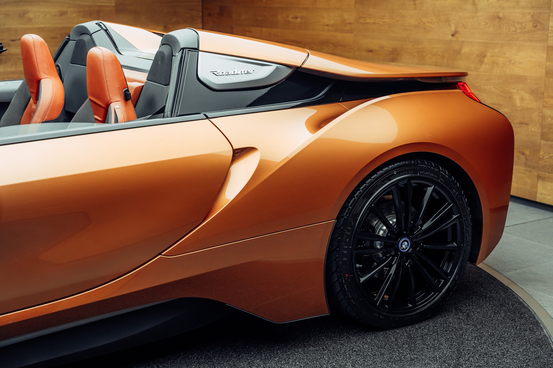 BMW i8 Roadster-image-14
