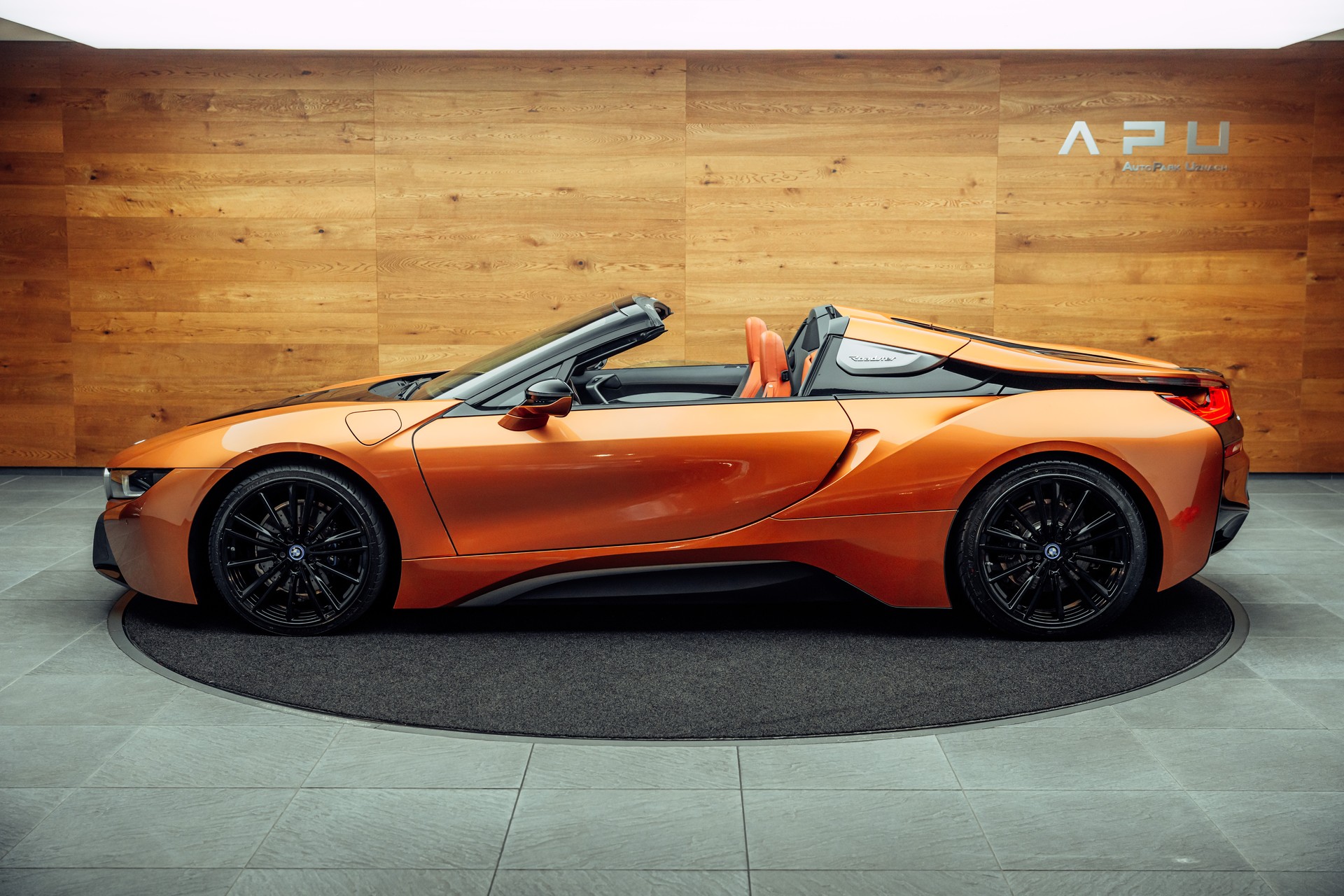 BMW i8 Roadster-image-8