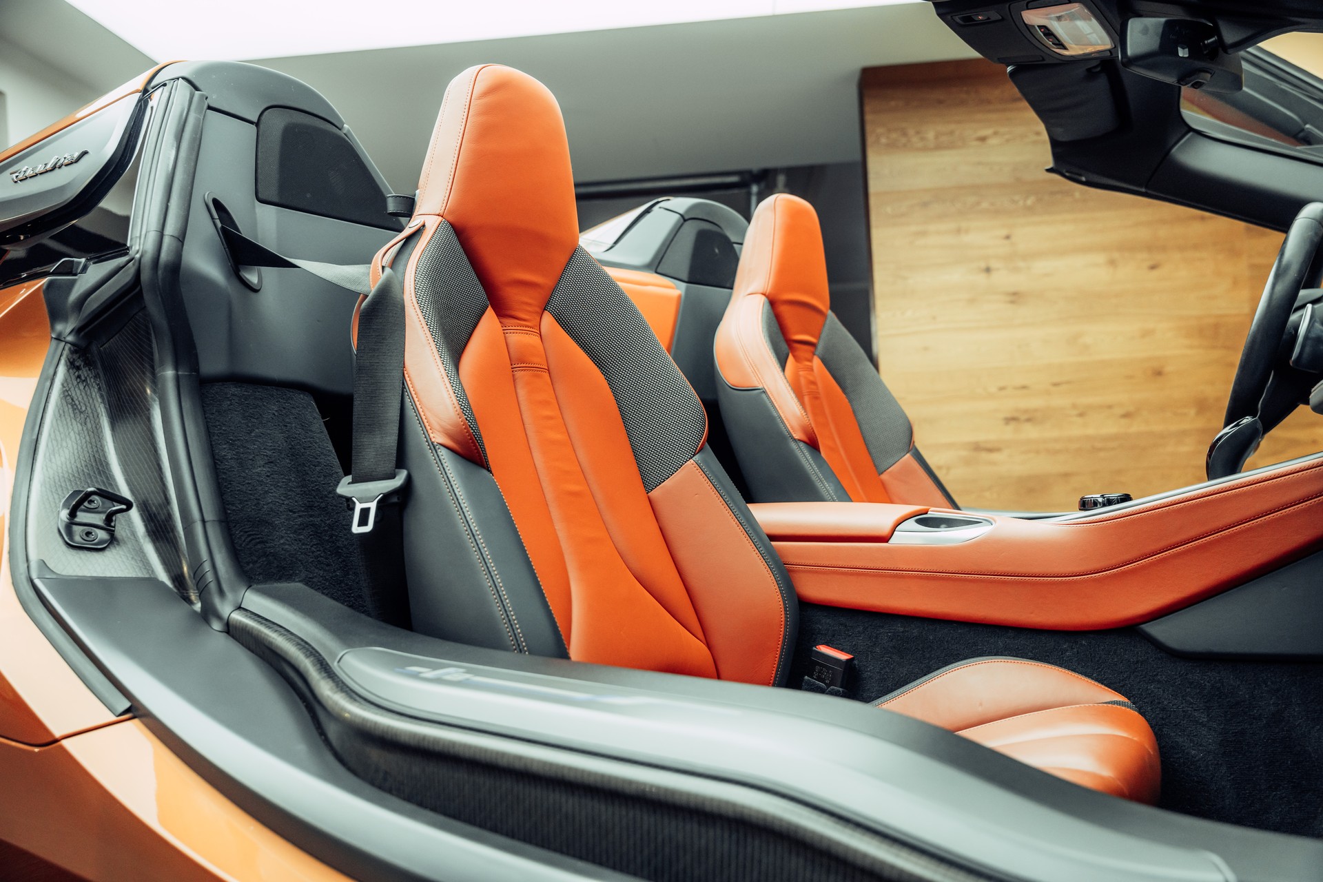 BMW i8 Roadster-image-7