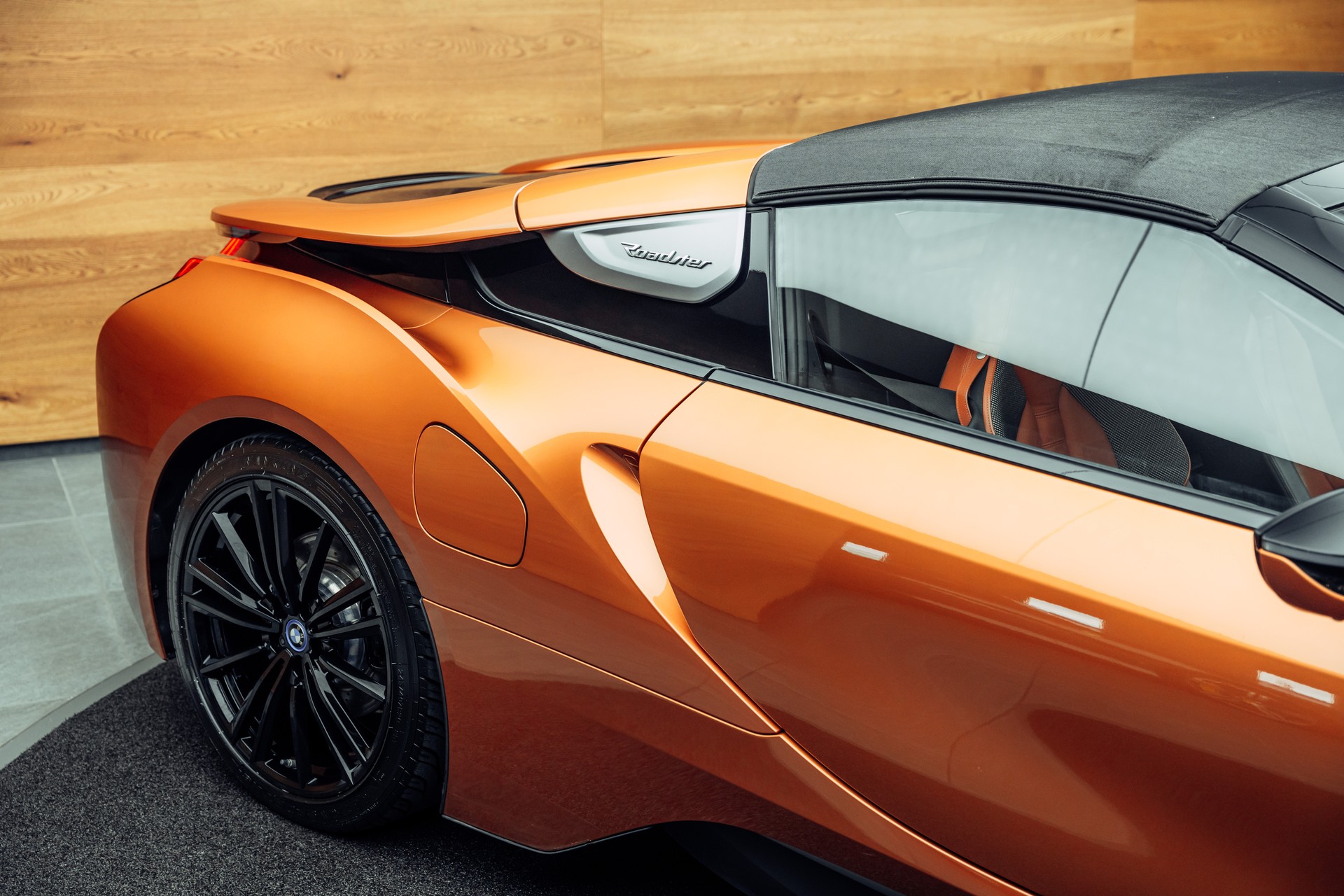 BMW i8 Roadster-image-13