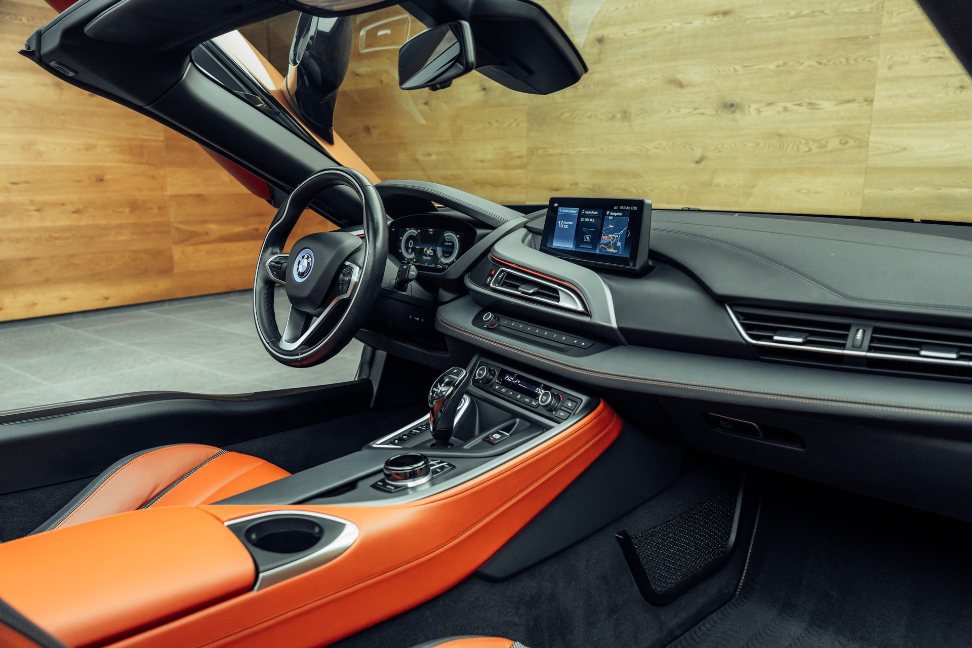 BMW i8 Roadster-image-5