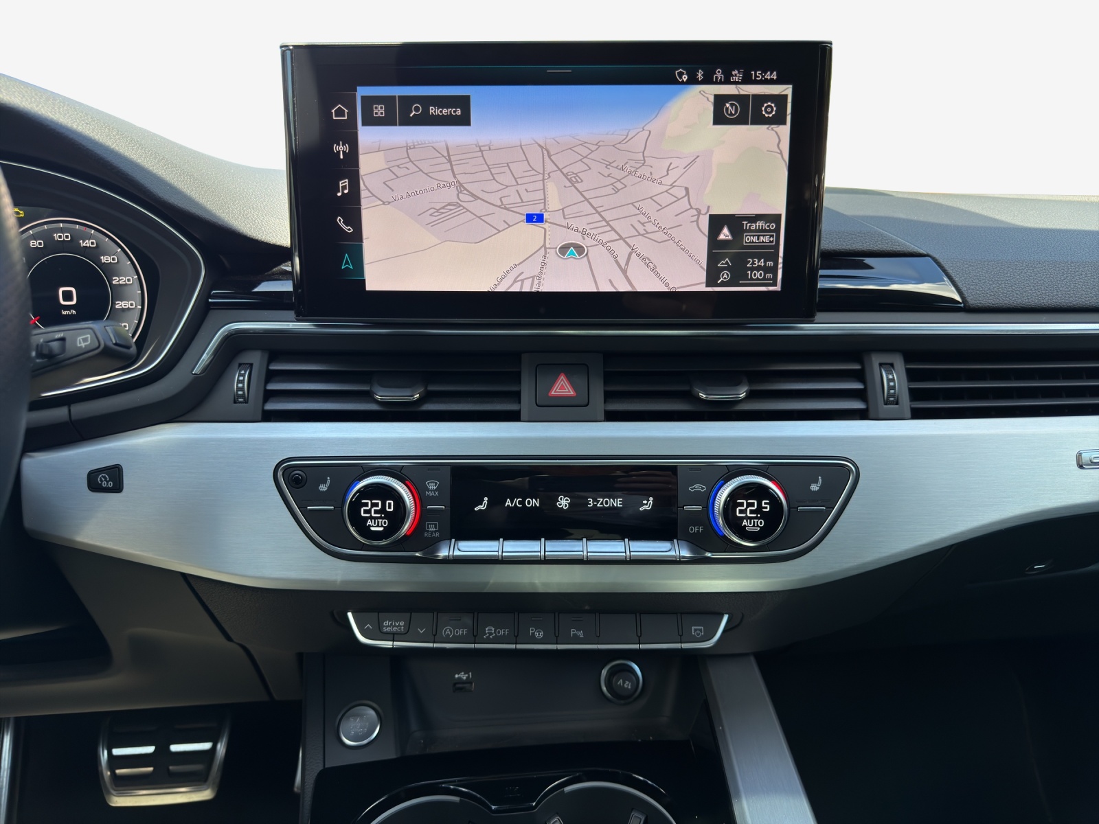 AUDI A4 Avant 40 TDI S line Attraction quattro S-tronic-image-10