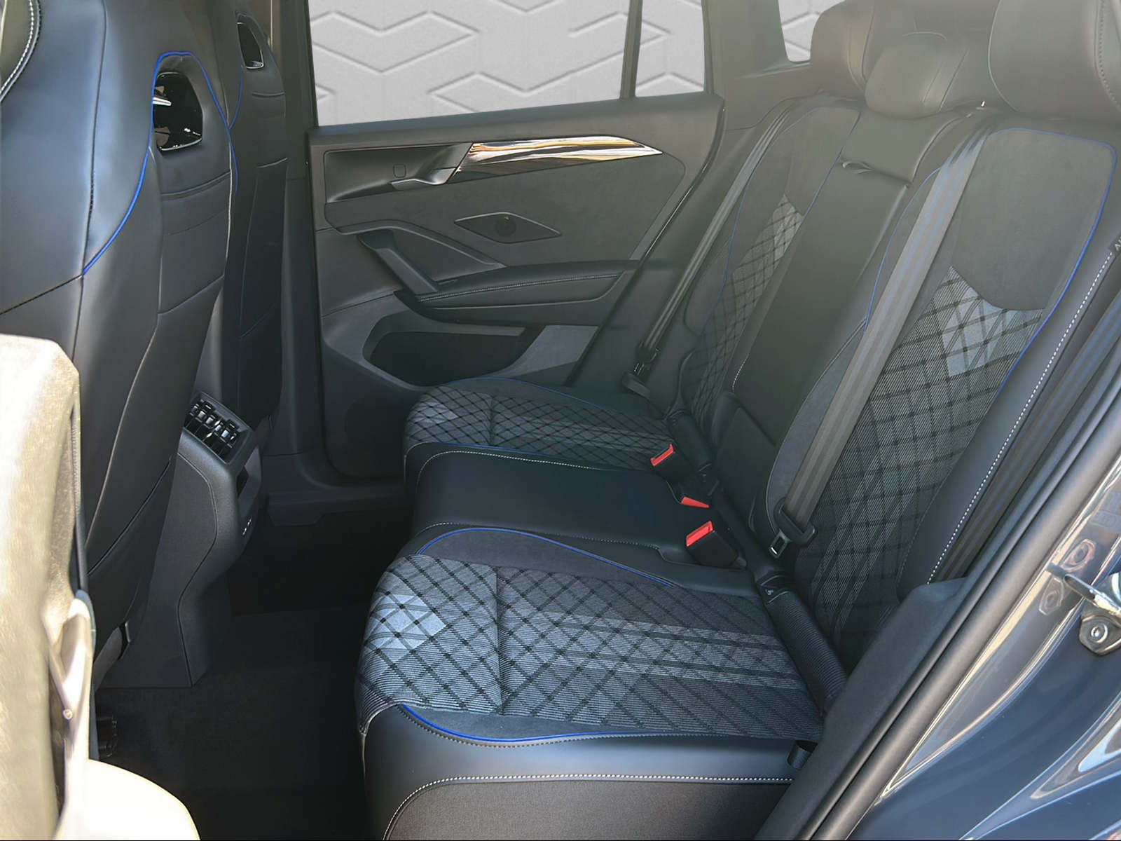 VW Tiguan 2.0 TSI DSG R-Line United 4Motion-image-12