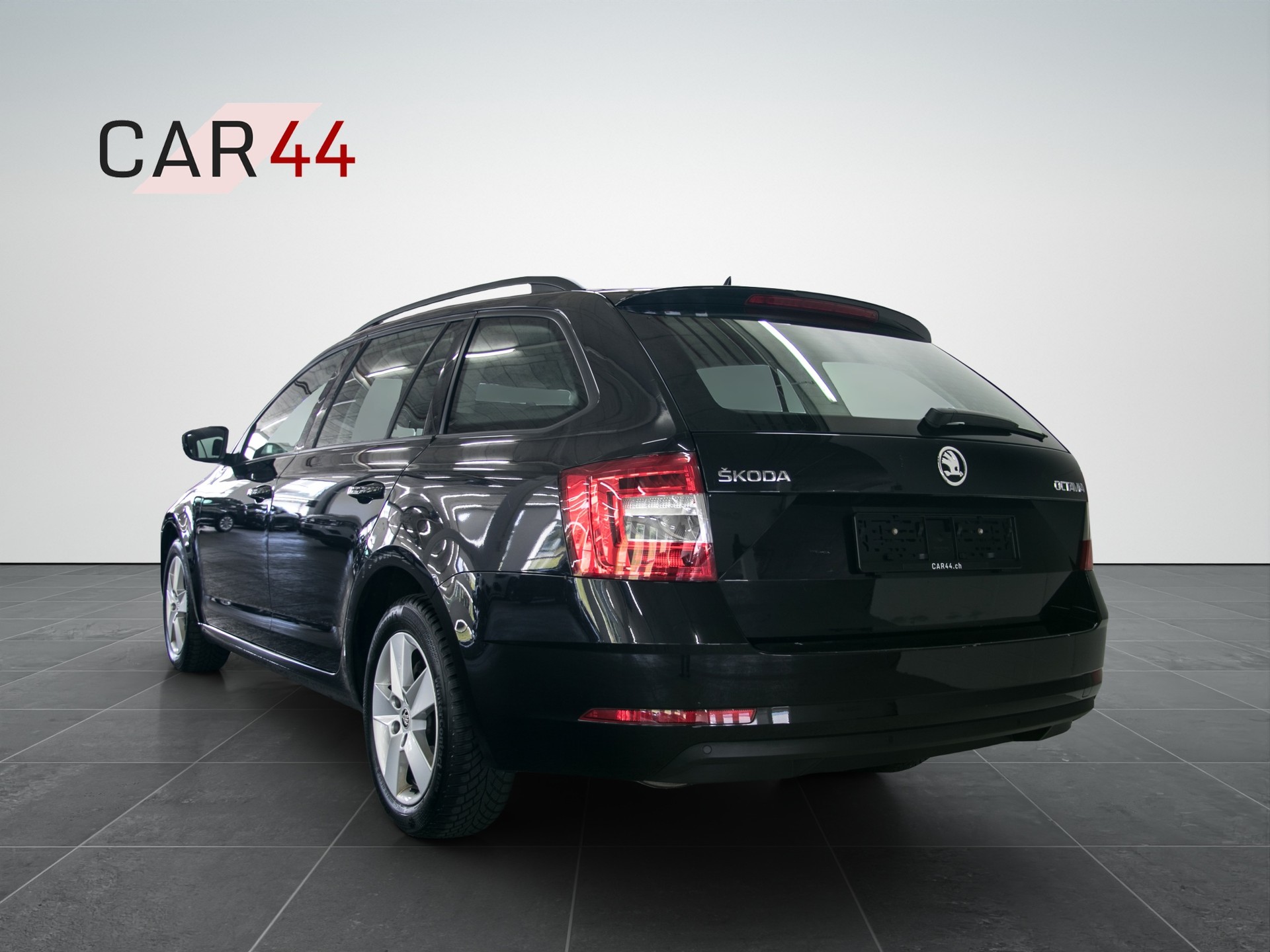 SKODA Octavia Combi 2.0 TDI Ambition DSG-image-2