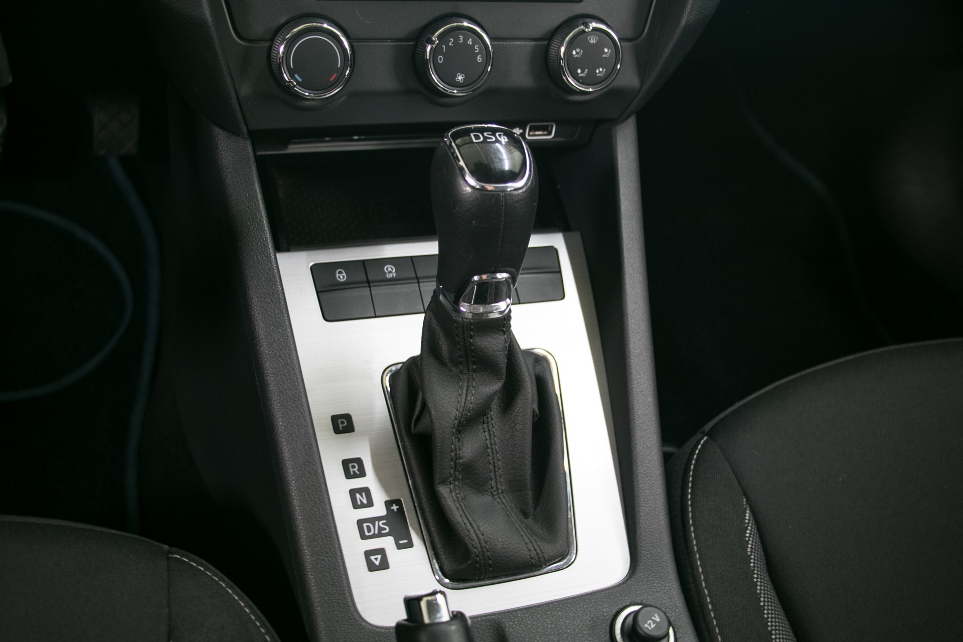 SKODA Octavia Combi 2.0 TDI Ambition DSG-image-6