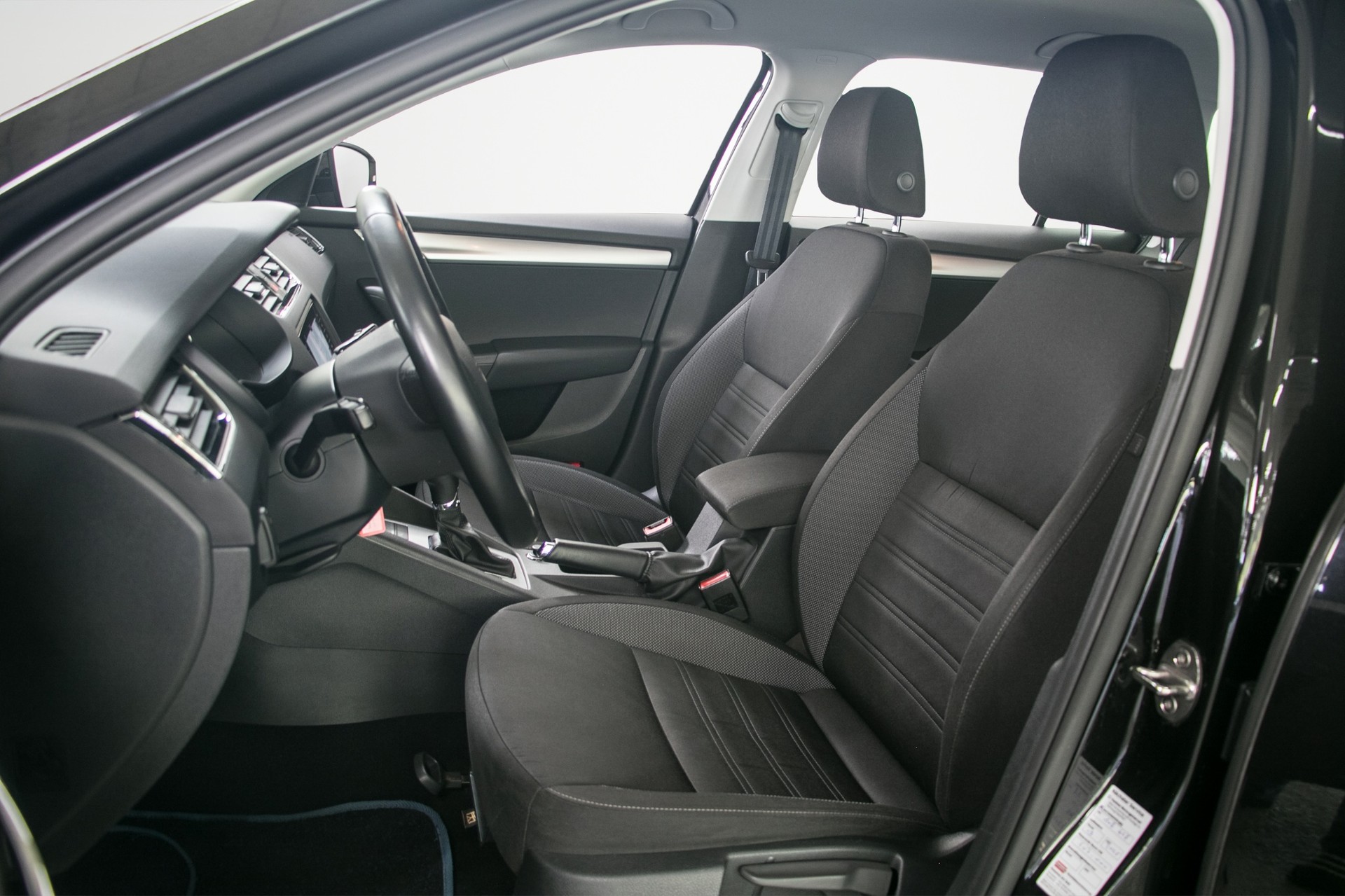 SKODA Octavia Combi 2.0 TDI Ambition DSG-image-7