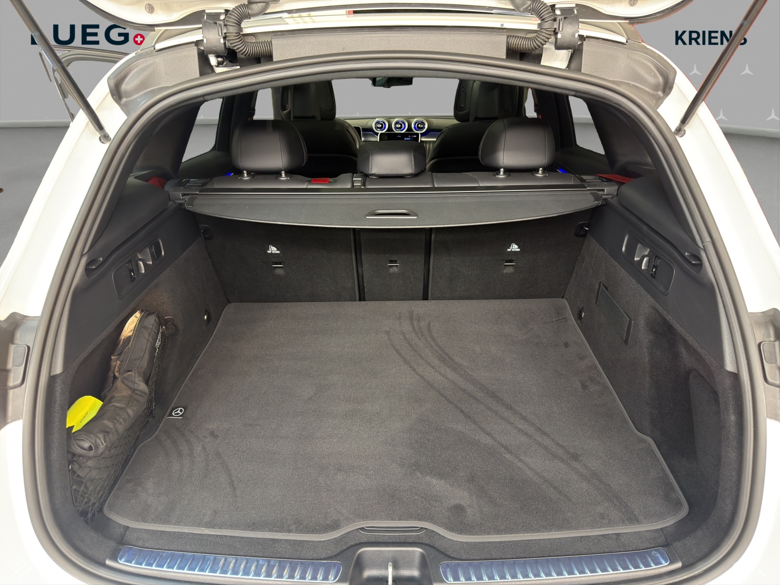 MERCEDES-BENZ GLC 300 4M - AMG / 360 Grad Kamera / Panorama-Dach / AHK /-image-14